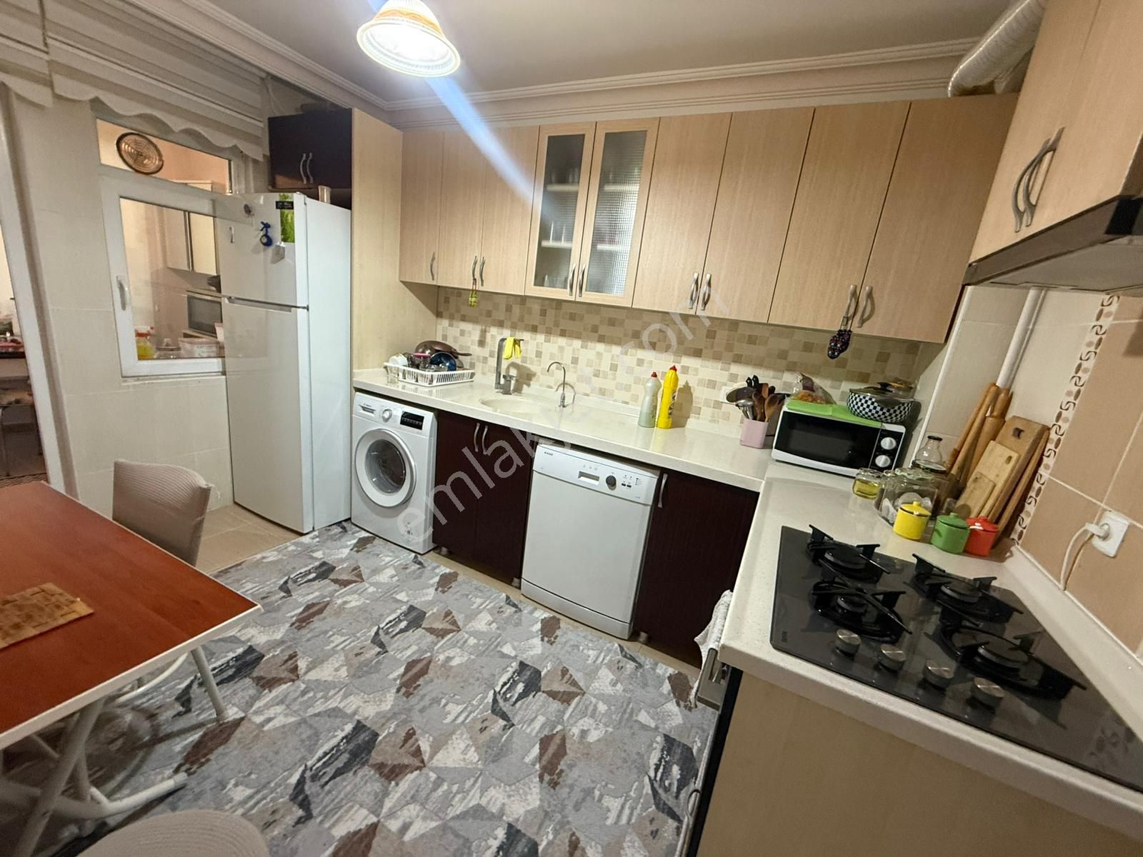 Hayal^den Pınarbaşı Mh^de Ara Katta Çift Balkonlu Geniş Full Yapılı Bağımsz 3+1