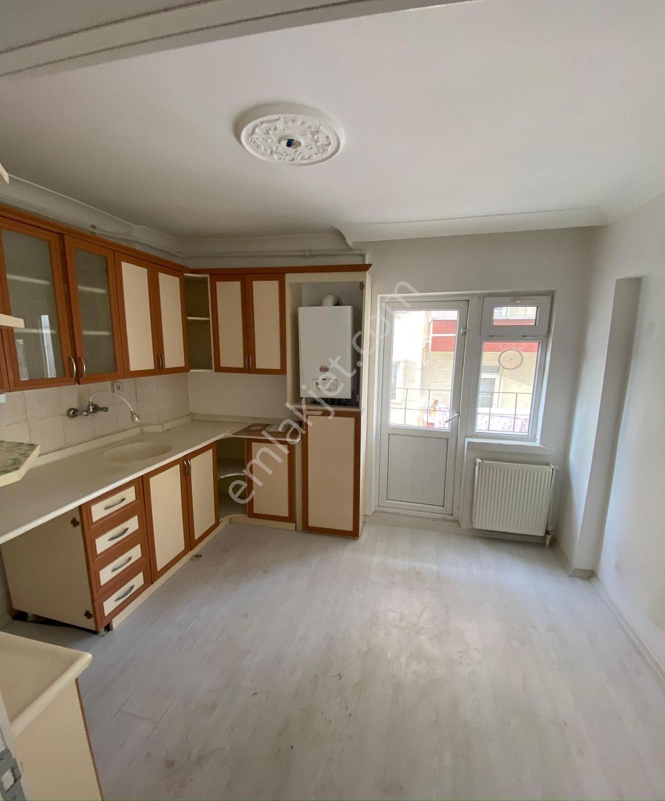 New Kentten Sincanda Merkezi Konum,cadde Üzeri 3+1 Kiralık Daire