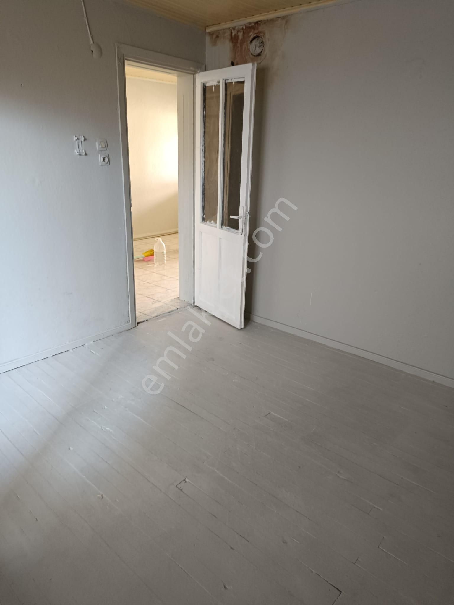 Mühendis Emlakta Karabağlar Merkez Yakını Bekara Uygun 2+1 95 M2 - Görsel 16