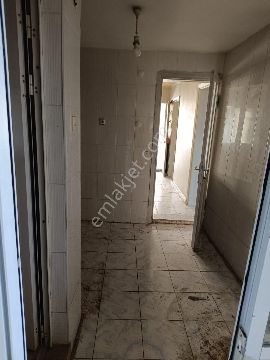 Mühendis Emlakta Karabağlar Merkez Yakını Bekara Uygun 2+1 95 M2 - Görsel 8