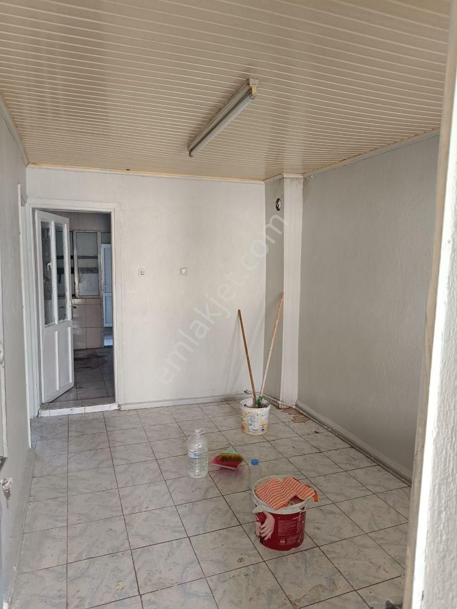 Mühendis Emlakta Karabağlar Merkez Yakını Bekara Uygun 2+1 95 M2 - Görsel 9