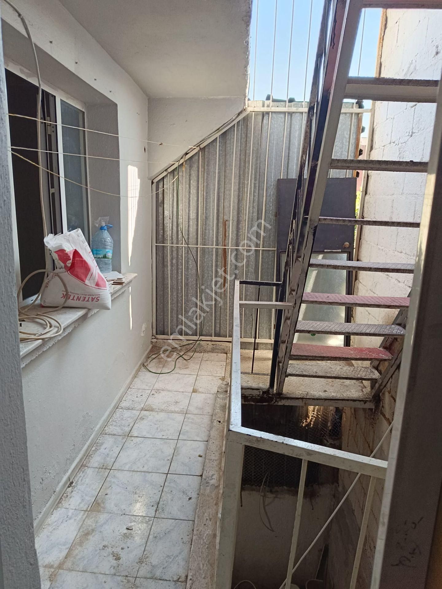 Mühendis Emlakta Karabağlar Merkez Yakını Bekara Uygun 2+1 95 M2 - Görsel 18