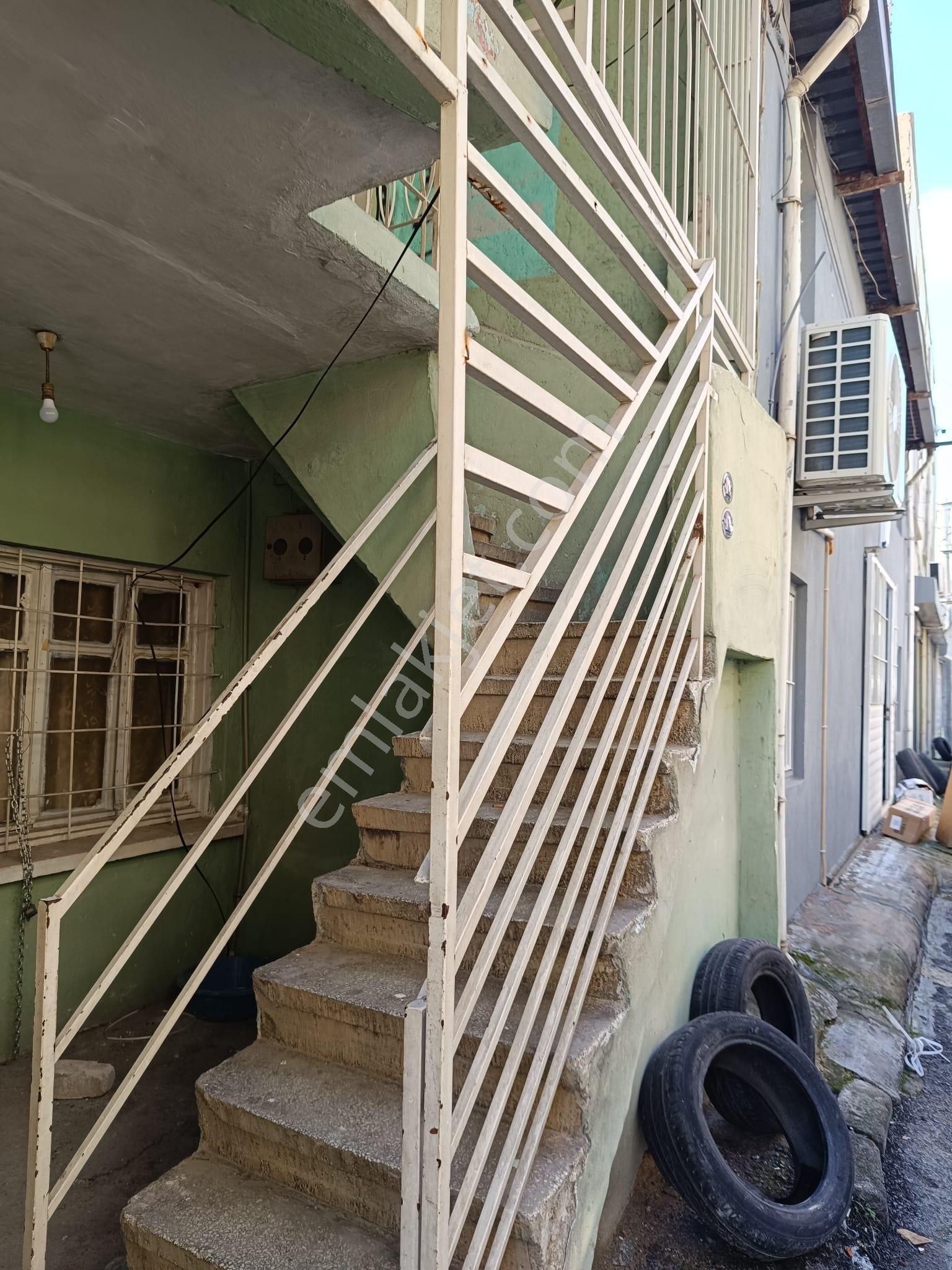 Mühendis Emlakta Karabağlar Merkez Yakını Bekara Uygun 2+1 95 M2 - Görsel 31