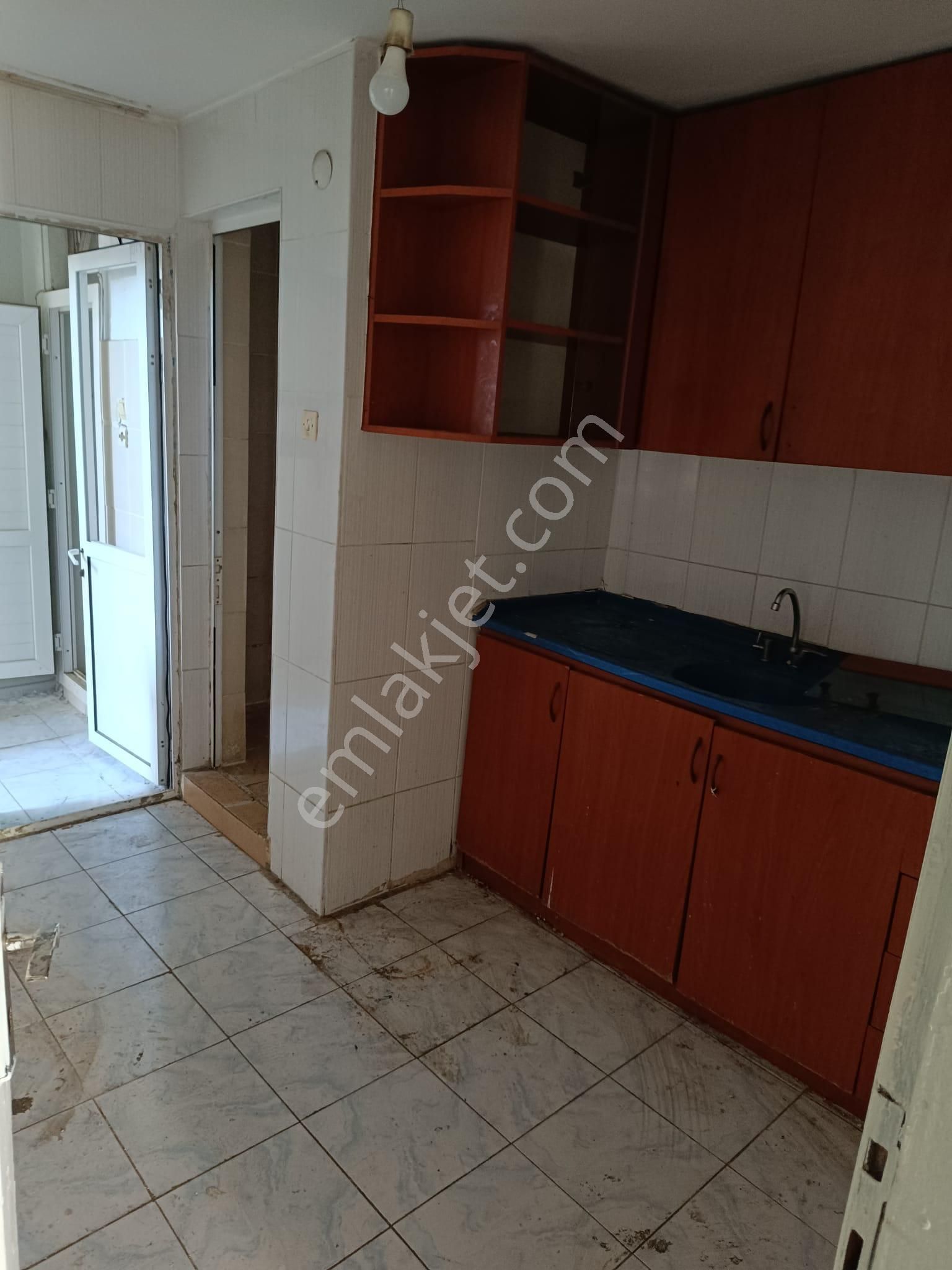 Mühendis Emlakta Karabağlar Merkez Yakını Bekara Uygun 2+1 95 M2 - Görsel 17