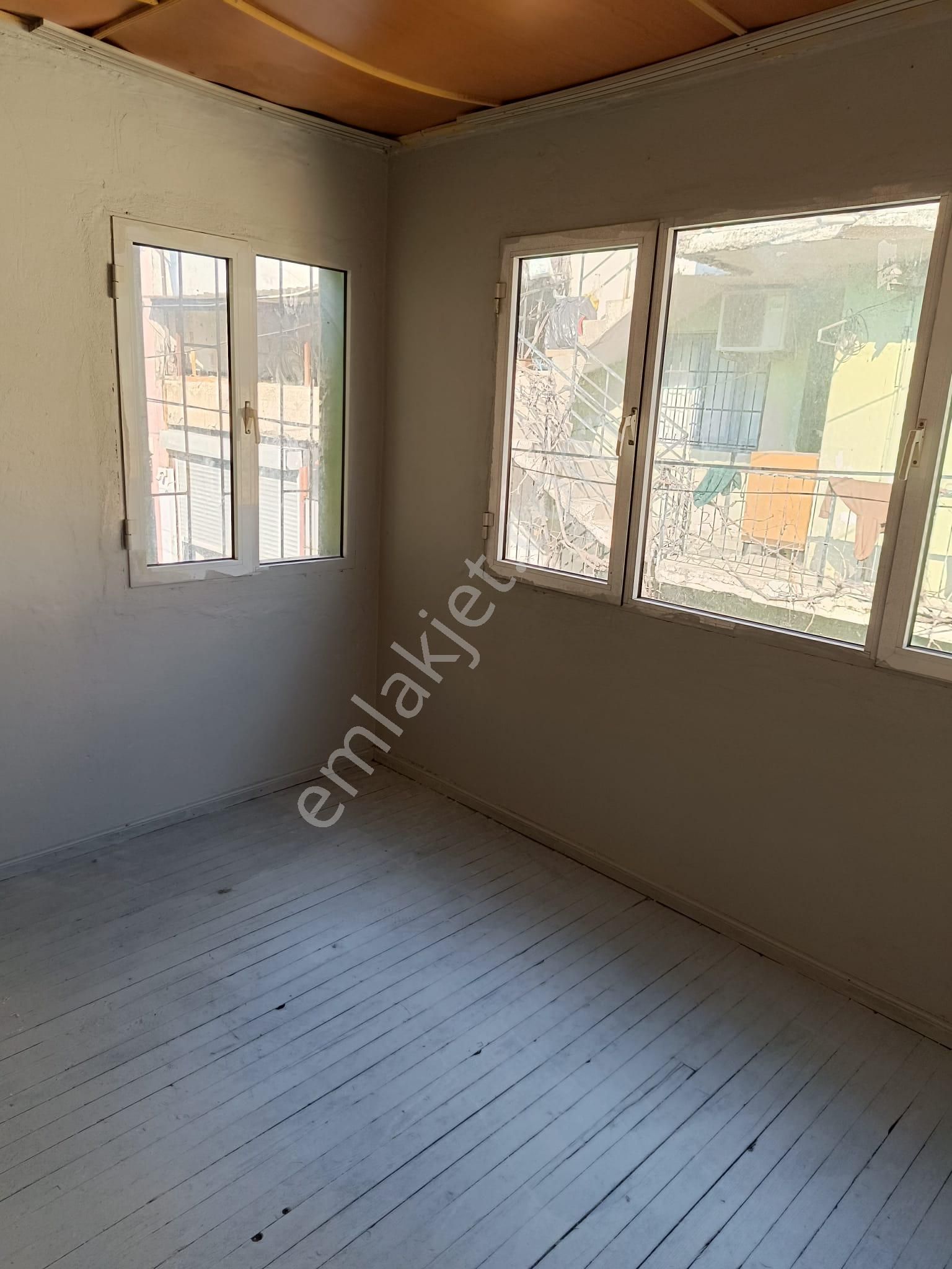 Mühendis Emlakta Karabağlar Merkez Yakını Bekara Uygun 2+1 95 M2 - Görsel 32