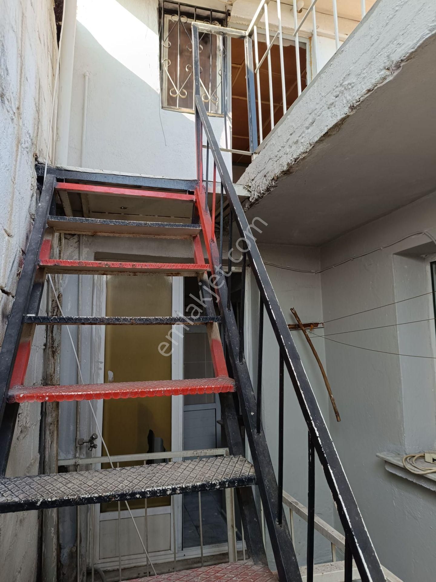 Mühendis Emlakta Karabağlar Merkez Yakını Bekara Uygun 2+1 95 M2 - Görsel 23