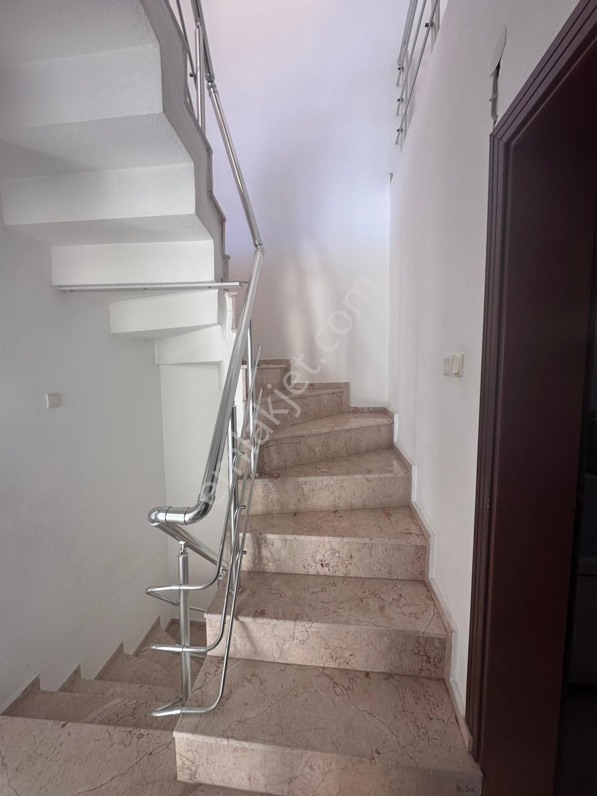 Kazdağları Sitesinde Kiralık 3+1 Villa - Görsel 32