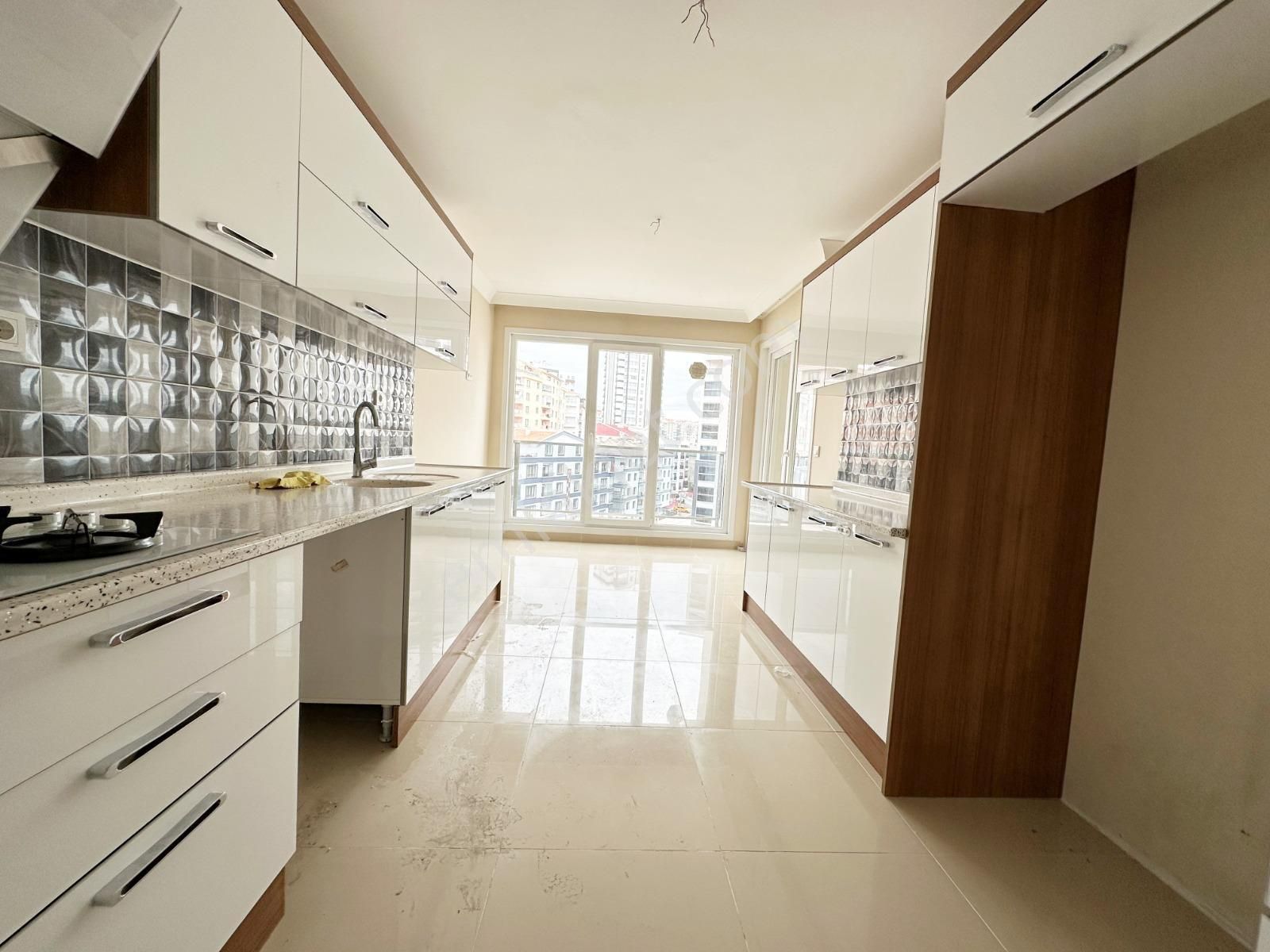 4+1 8.kat 2bloklu Site İçerisinde Estergon Caddesi Üzeri Güney - Görsel 3