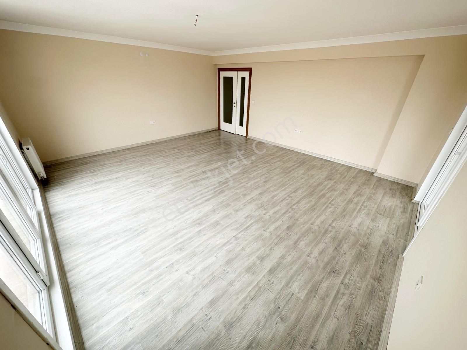 4+1 8.kat 2bloklu Site İçerisinde Estergon Caddesi Üzeri Güney - Görsel 12