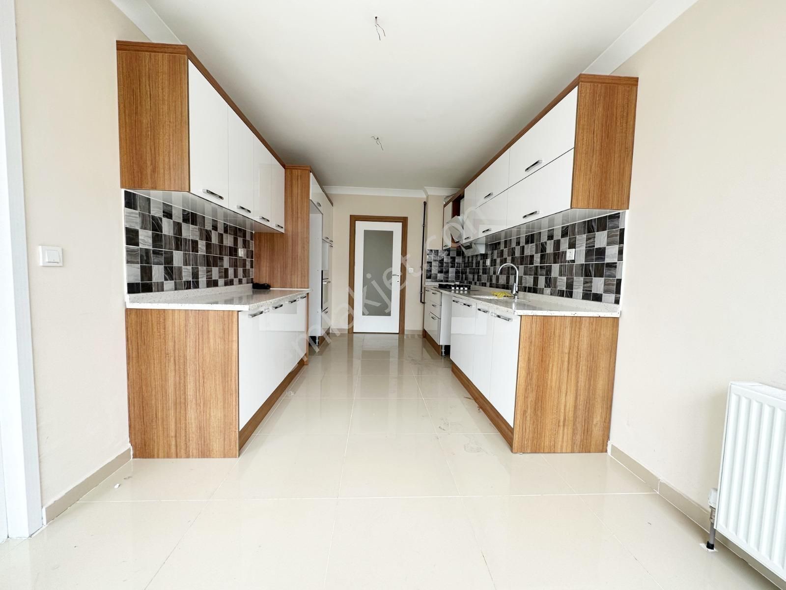 4+1 8.kat 2bloklu Site İçerisinde Estergon Caddesi Üzeri Güney - Görsel 6