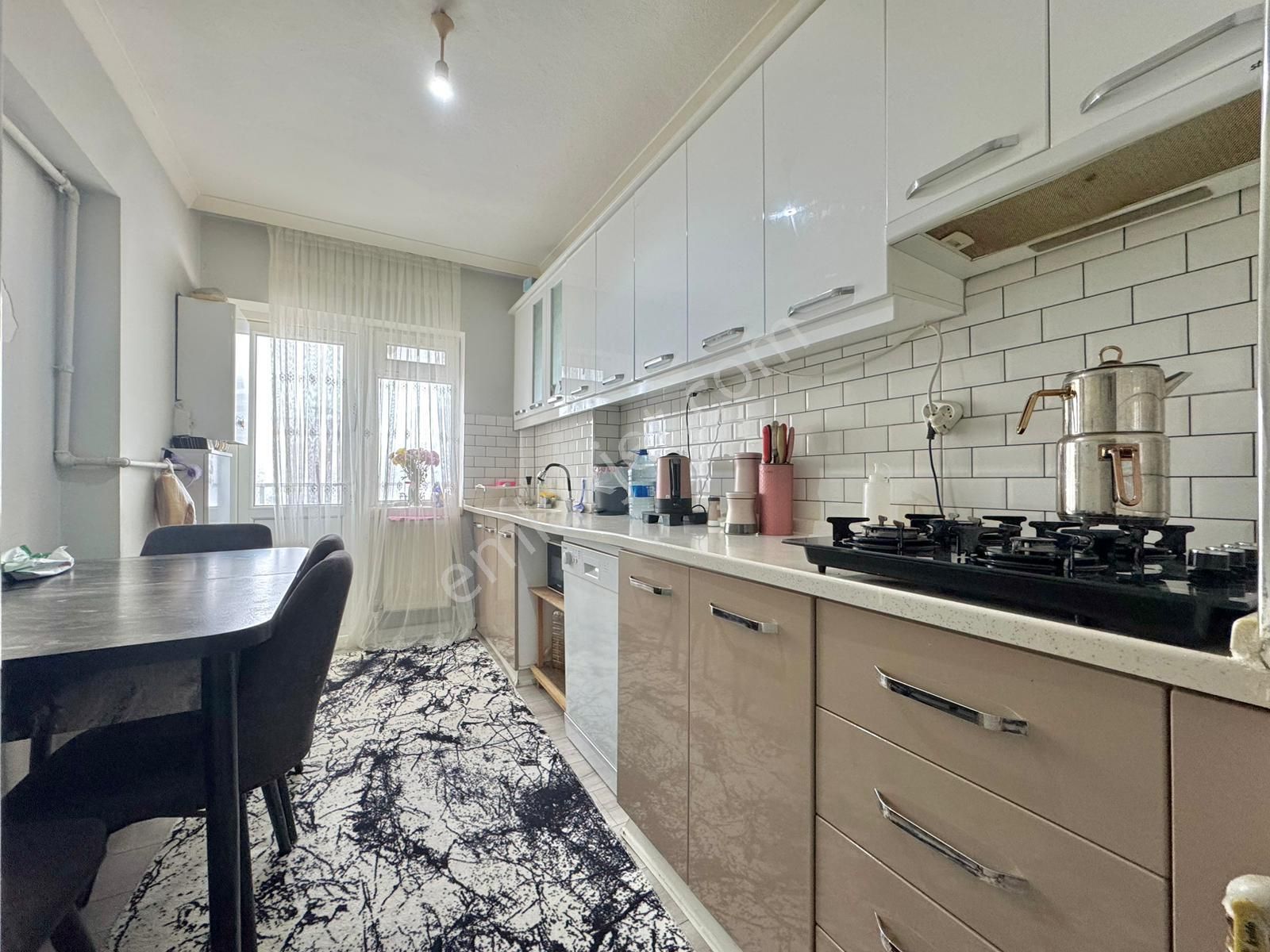 Ufuk Kılıç Emlak'tan Okullar Bölgesinde 130m² Full Yapılı 3.kat Geniş 3+1