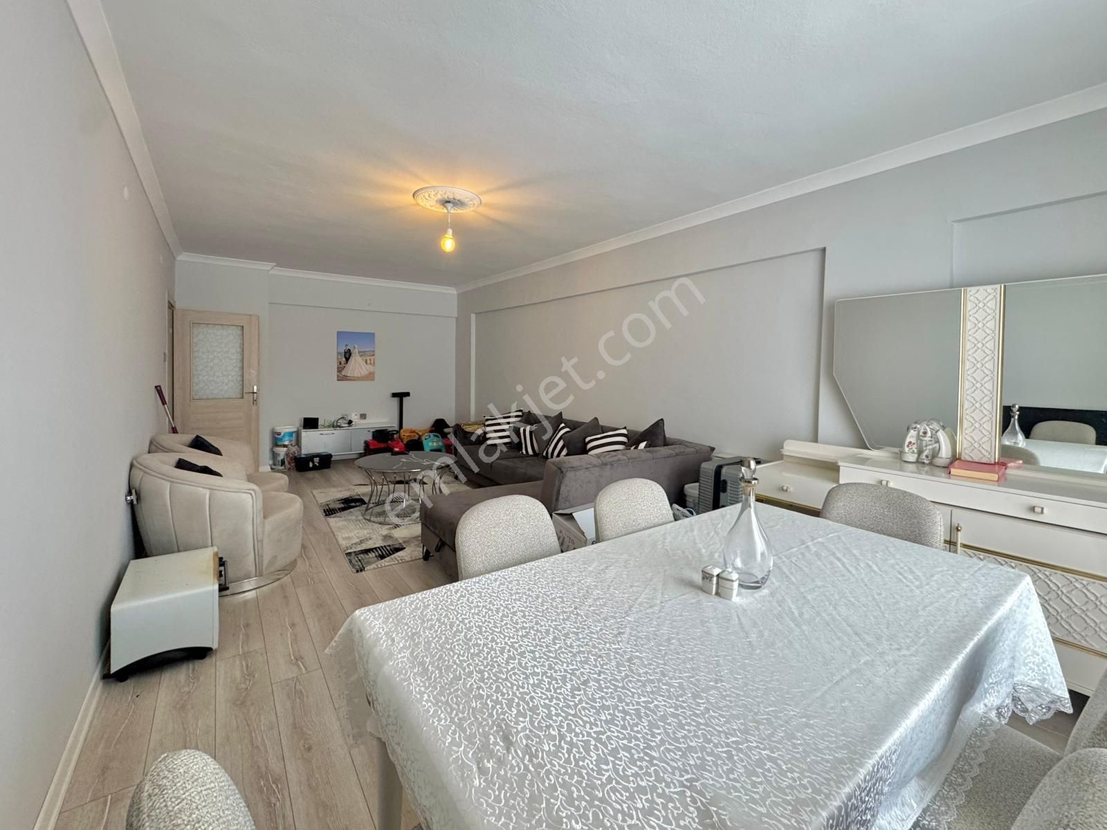 Ufuk Kılıç Emlak'tan Okullar Bölgesinde 130m² Full Yapılı 3.kat Geniş 3+1 - Görsel 15