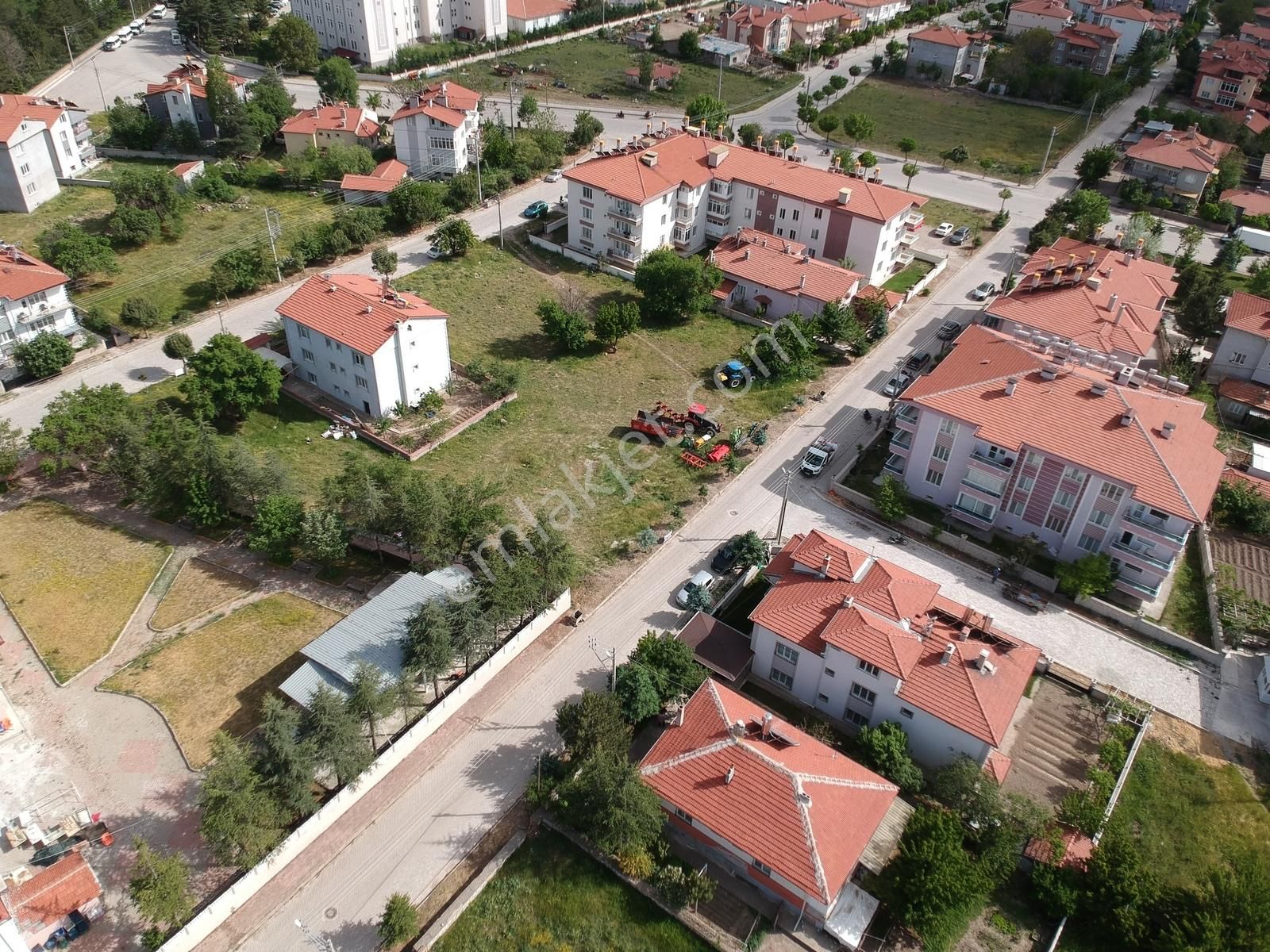 İlbey // Şuhut Merkez "taşlıca" Mahallesinde Satılık 132 M² Arsa - Görsel 12