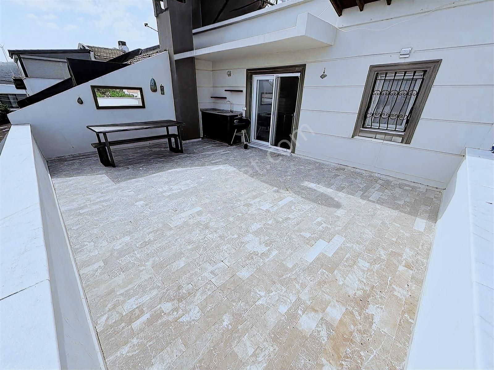 Çeşme Altınyunus Eşyalı Kiralık 4+1 Deniz Manzaralı Teras - Görsel 24