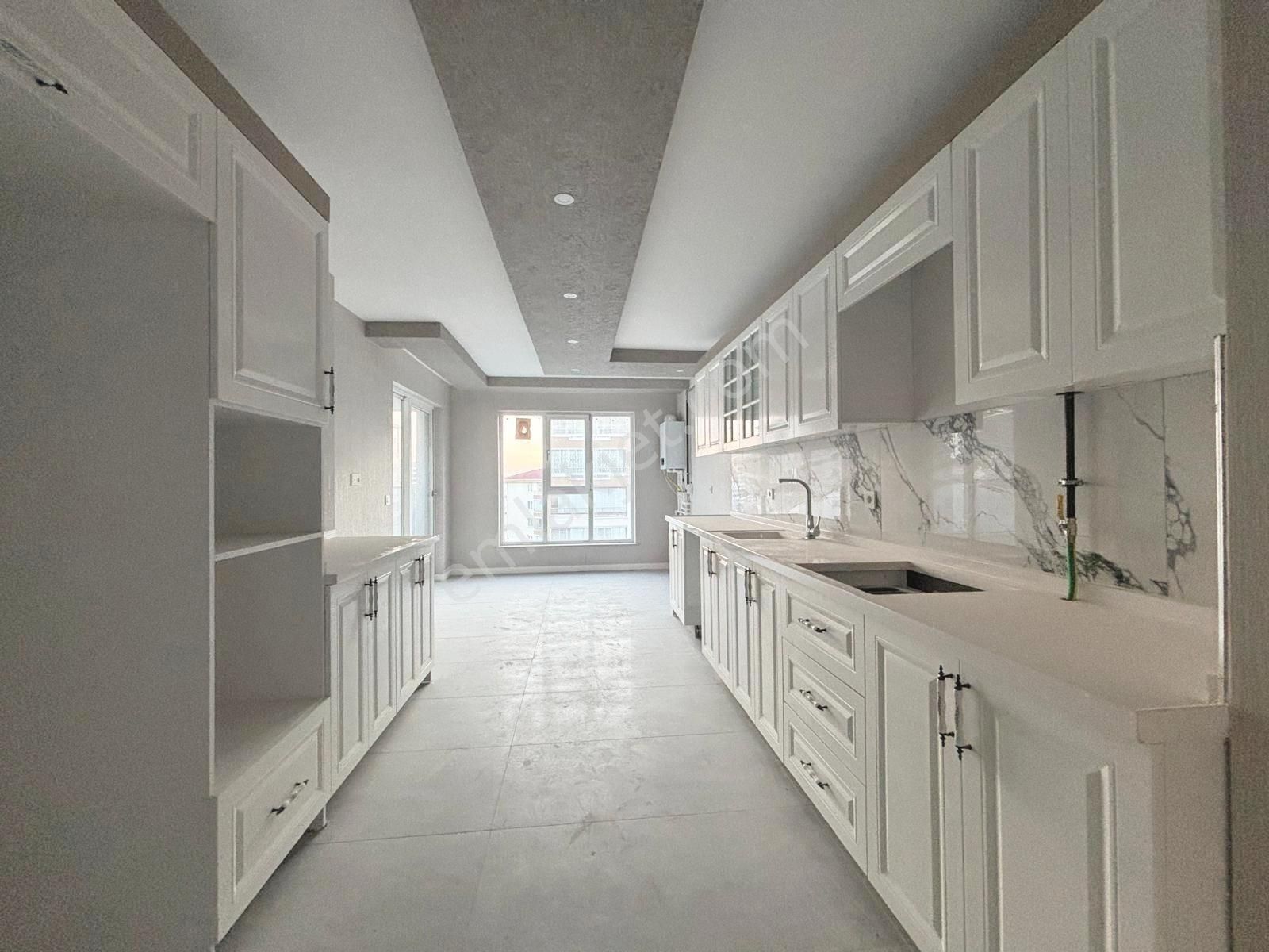 Pursaklar Mehmet Zengin Emlak'tan Hastanesi Yakını, Sıfır 5.kat 4+1 Sitede Daire - Görsel 2