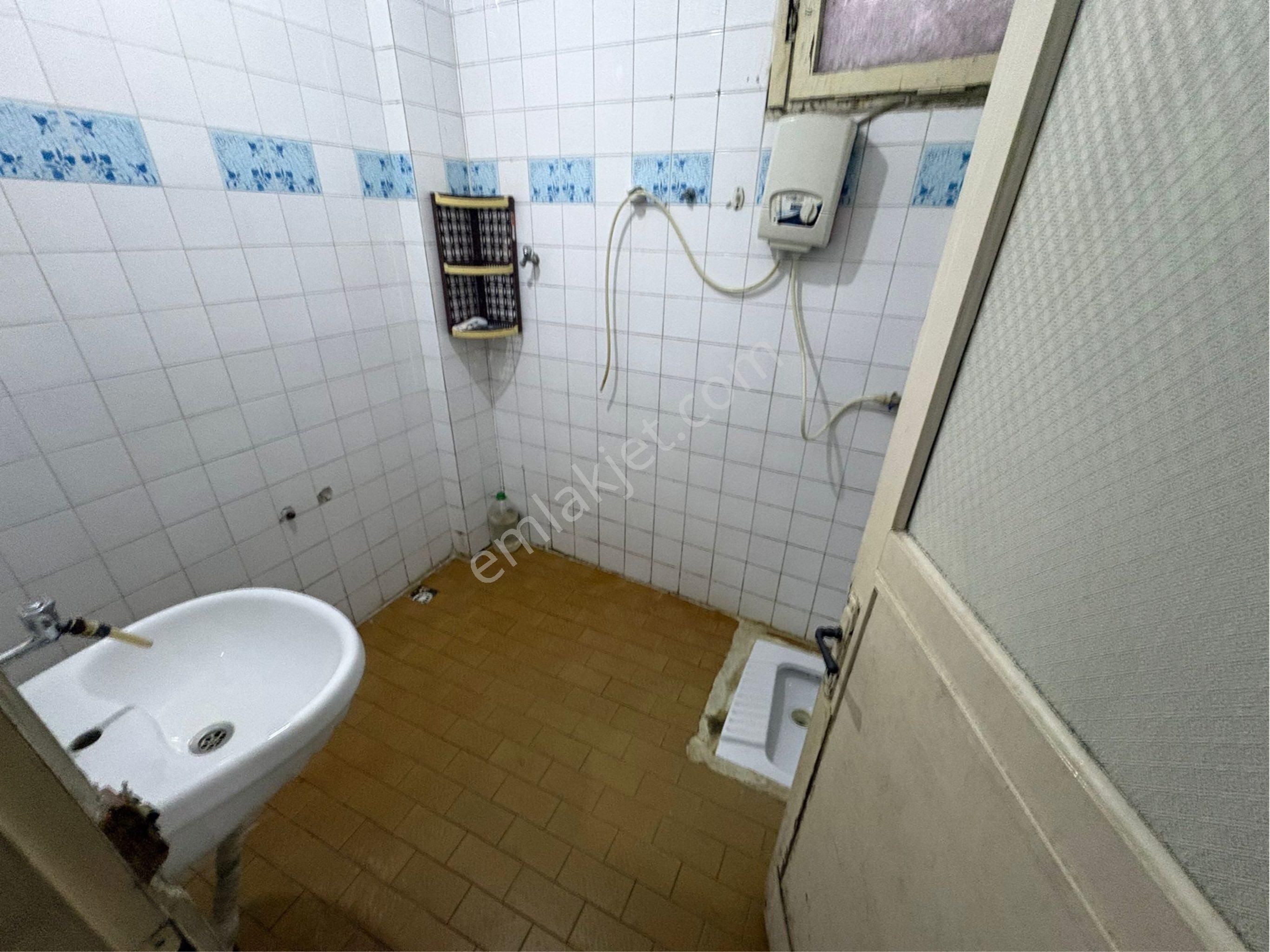 Uğurmumcu Mahallesi 2+1 Doğalgaz Sobalı Yabancıya Uygun Kiralık Daire - Görsel 11