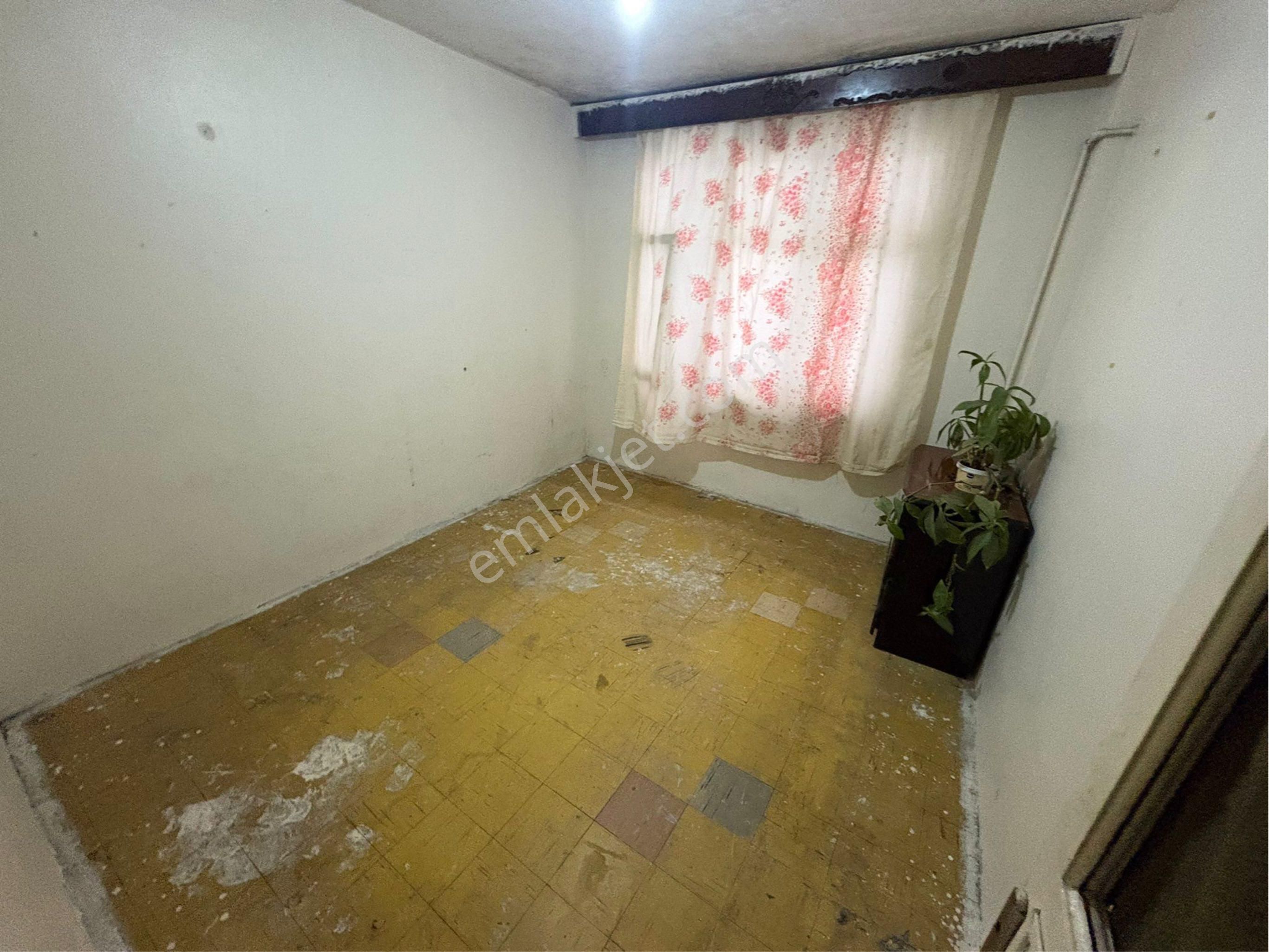 Uğurmumcu Mahallesi 2+1 Doğalgaz Sobalı Yabancıya Uygun Kiralık Daire - Görsel 10