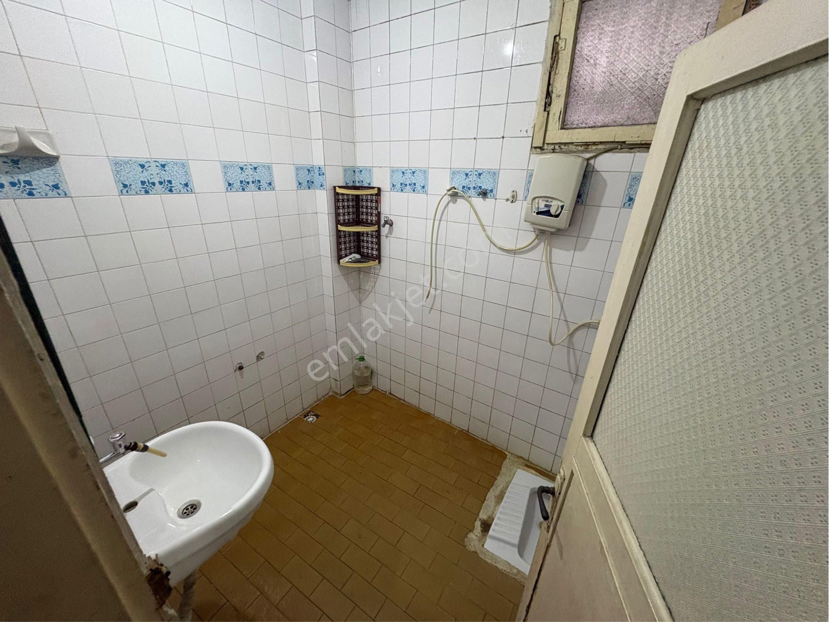 Uğurmumcu Mahallesi 2+1 Doğalgaz Sobalı Yabancıya Uygun Kiralık Daire - Görsel 12