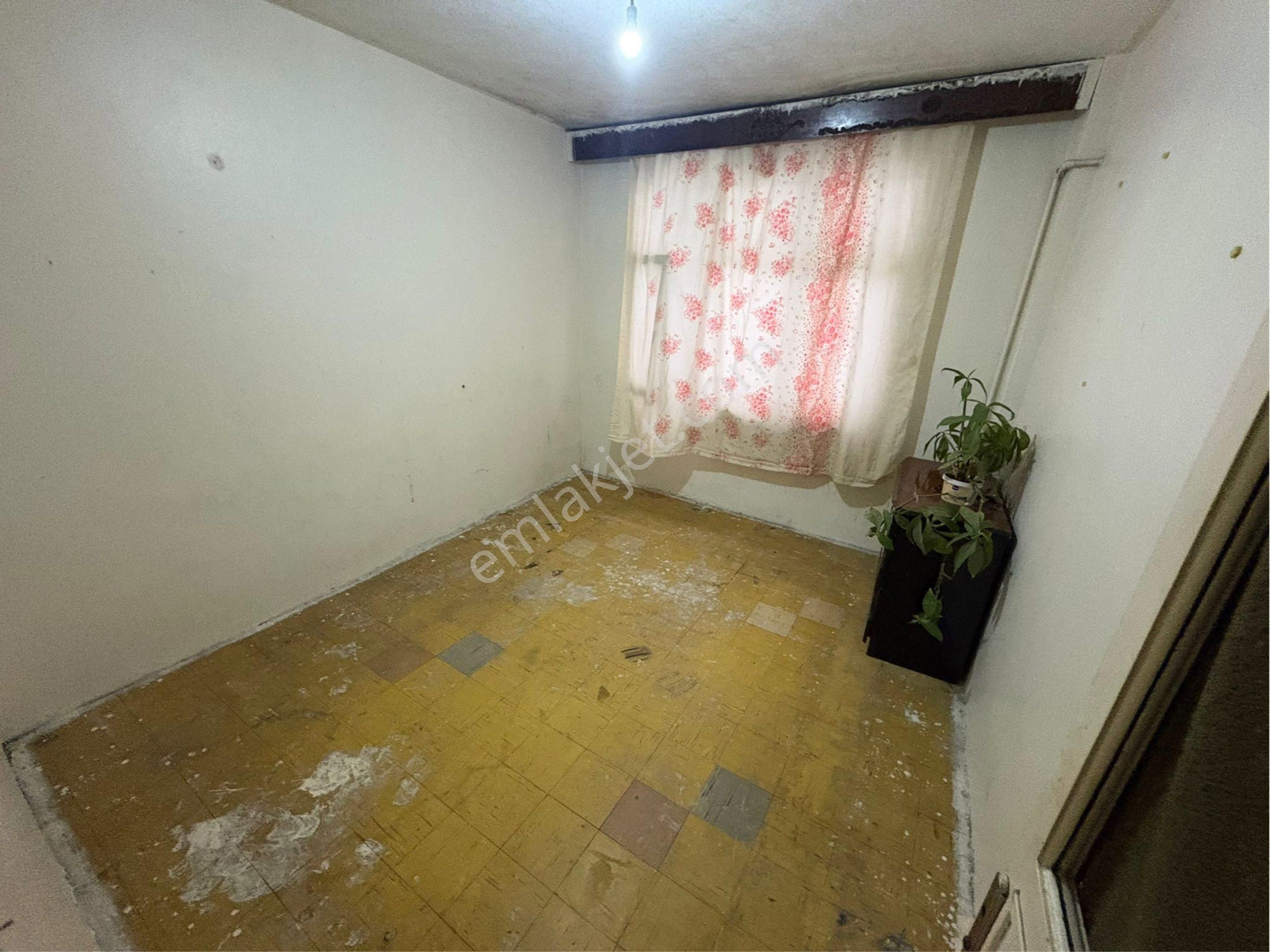 Uğurmumcu Mahallesi 2+1 Doğalgaz Sobalı Yabancıya Uygun Kiralık Daire - Görsel 13