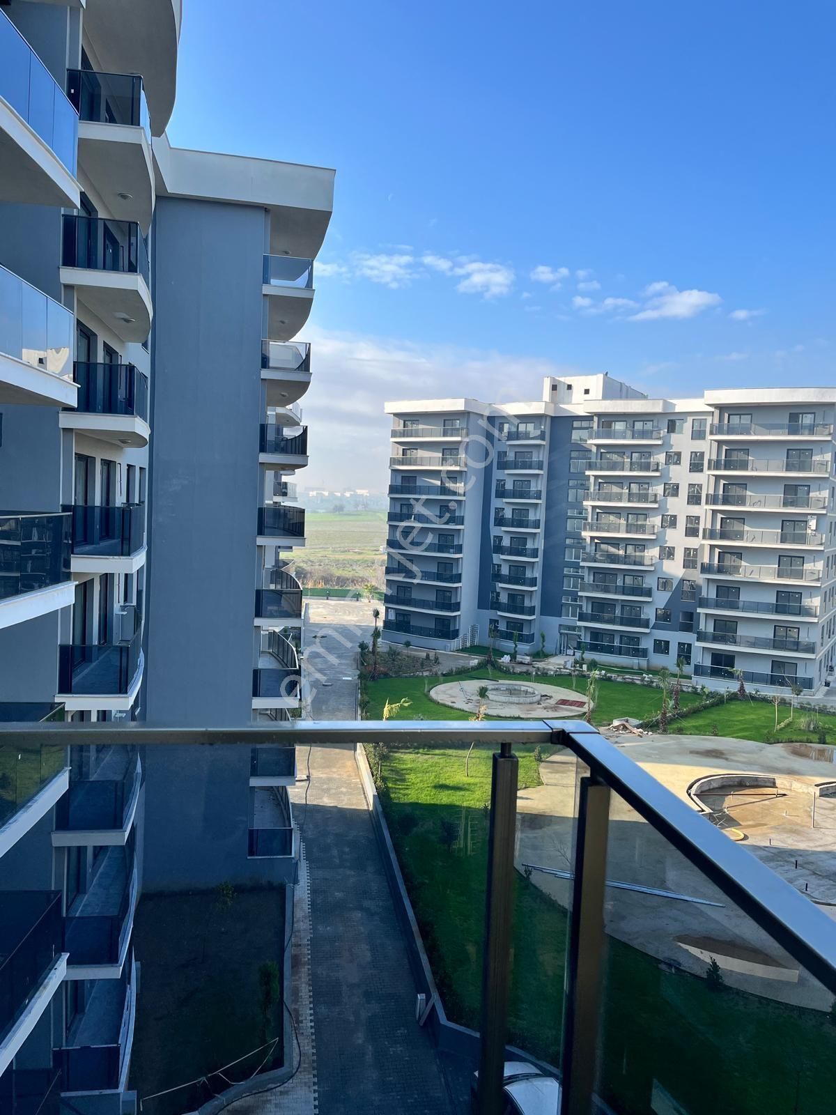 Bahçeşehir Royal Sitesinde Havuz Ve Peyzaj Manzaralı 3+1 Daire - Görsel 5