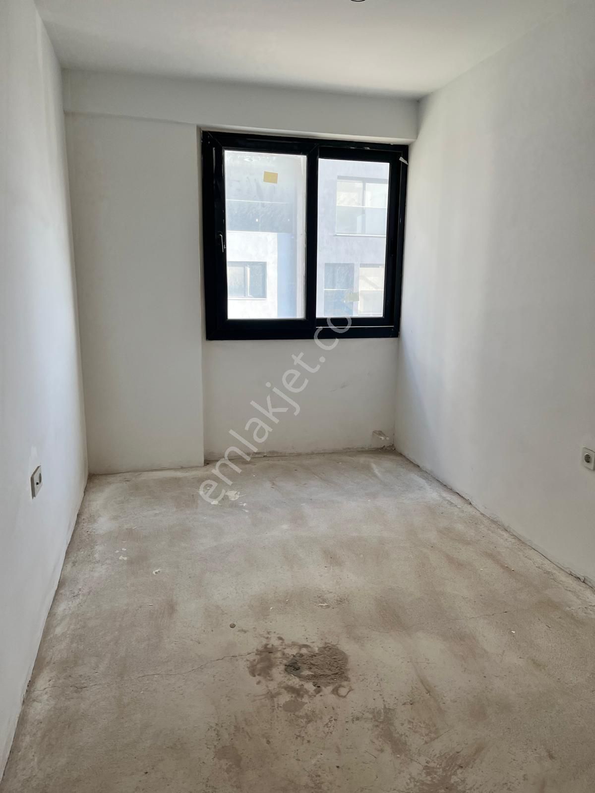 Bahçeşehir Royal Sitesinde Havuz Ve Peyzaj Manzaralı 3+1 Daire - Görsel 2