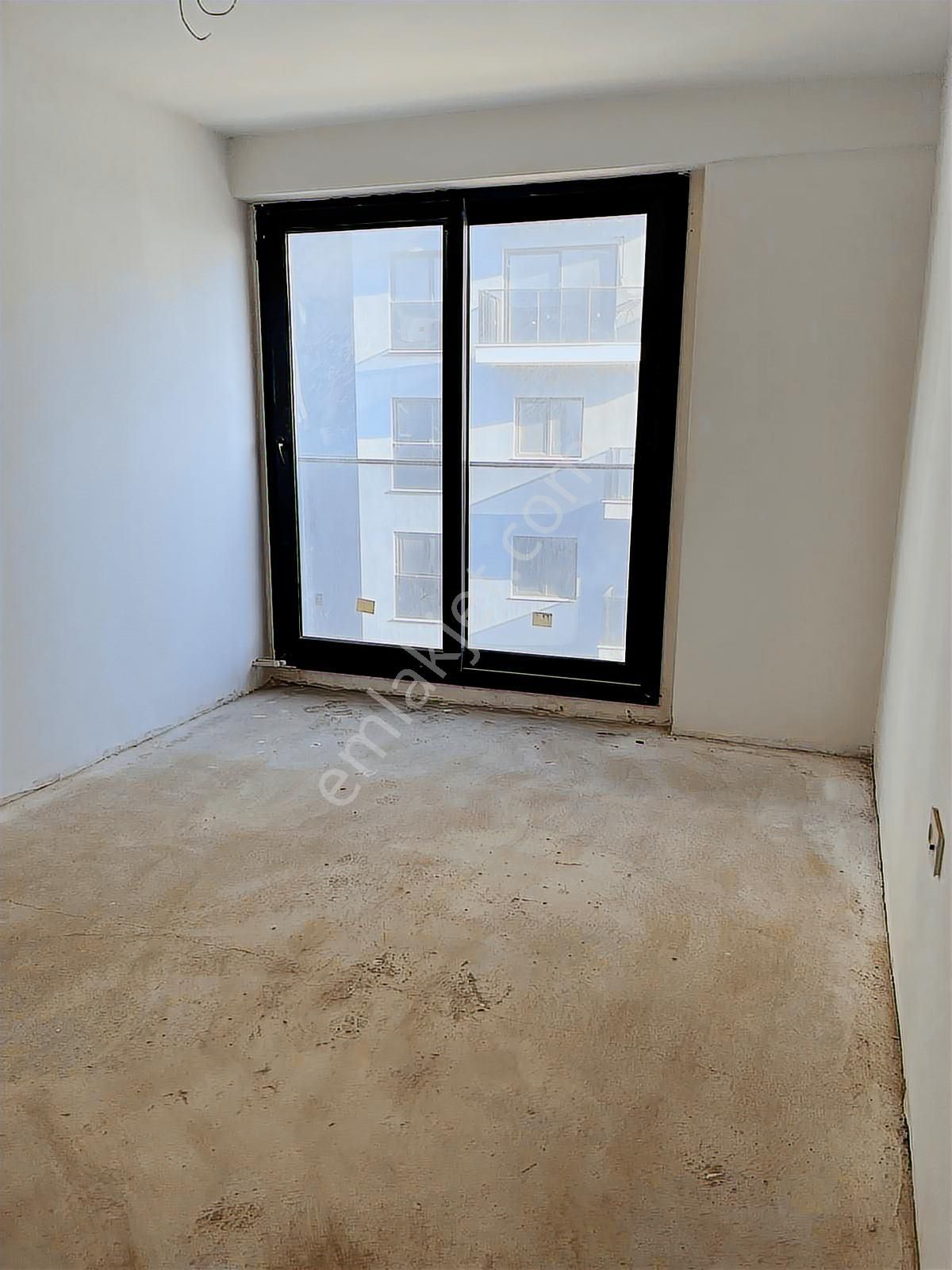 Bahçeşehir Royal Sitesinde Havuz Ve Peyzaj Manzaralı 3+1 Daire - Görsel 13