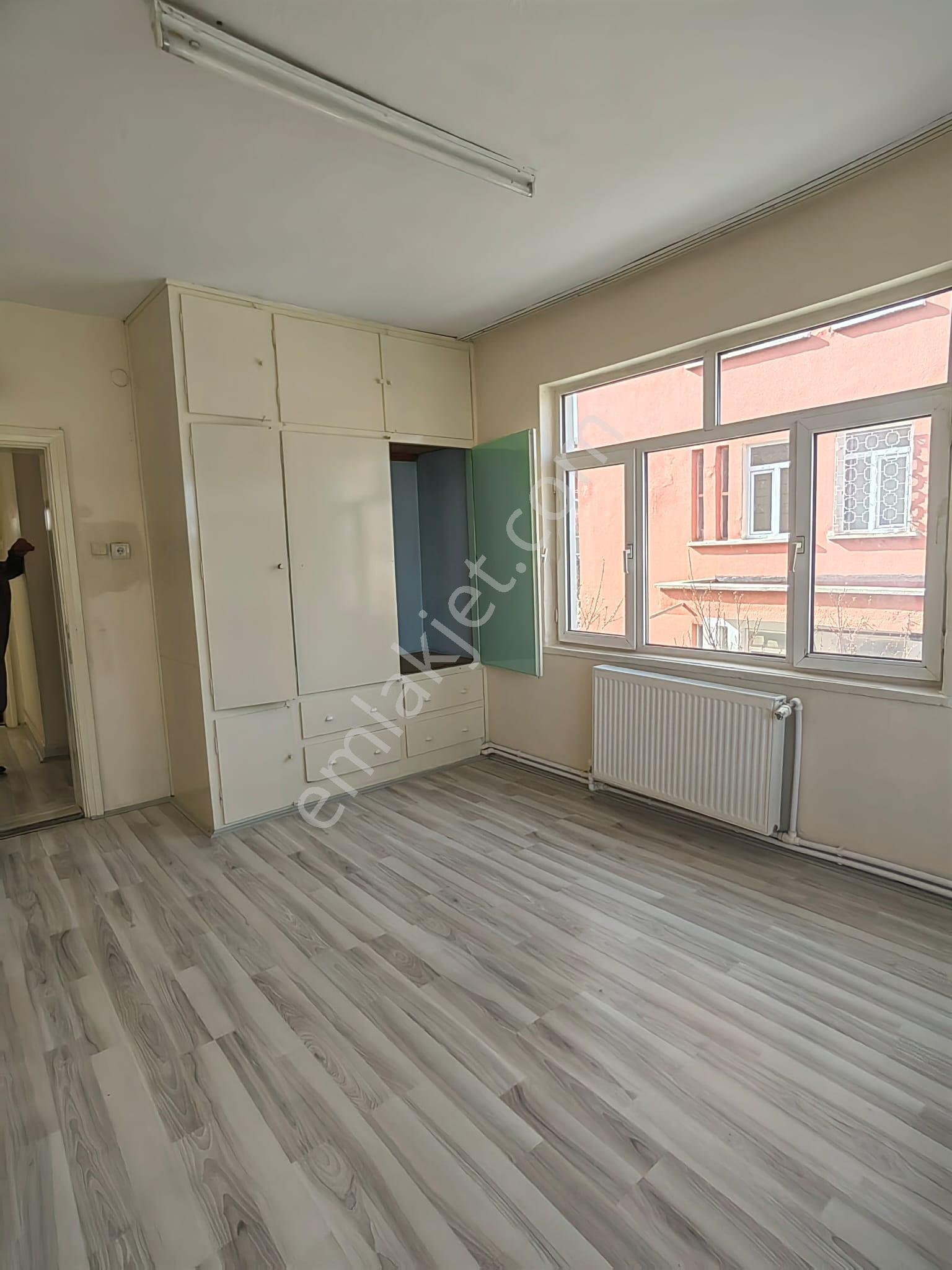 Akçay Emlak'tan Akşehir Gazi Pazarı Civarında Bakımlı Ara Kat Kiralık 3+1 Daire - Görsel 33