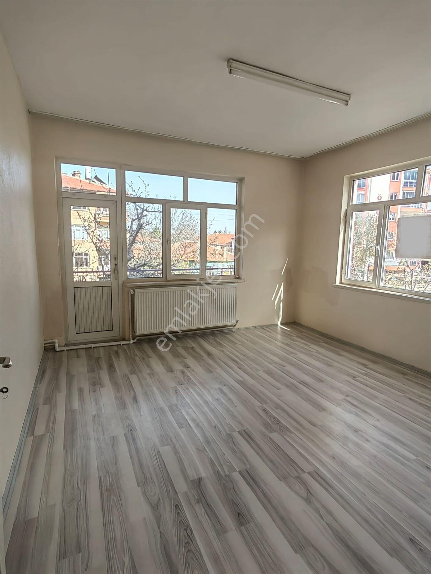 Akçay Emlak'tan Akşehir Gazi Pazarı Civarında Bakımlı Ara Kat Kiralık 3+1 Daire - Görsel 30
