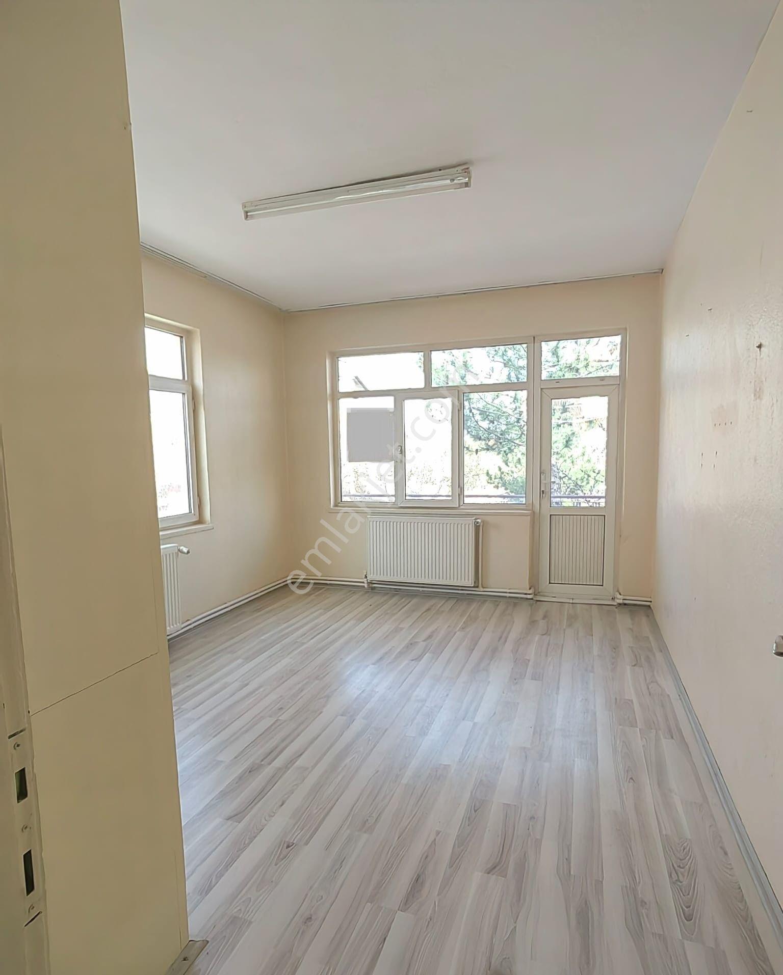 Akçay Emlak'tan Akşehir Gazi Pazarı Civarında Bakımlı Ara Kat Kiralık 3+1 Daire - Görsel 32