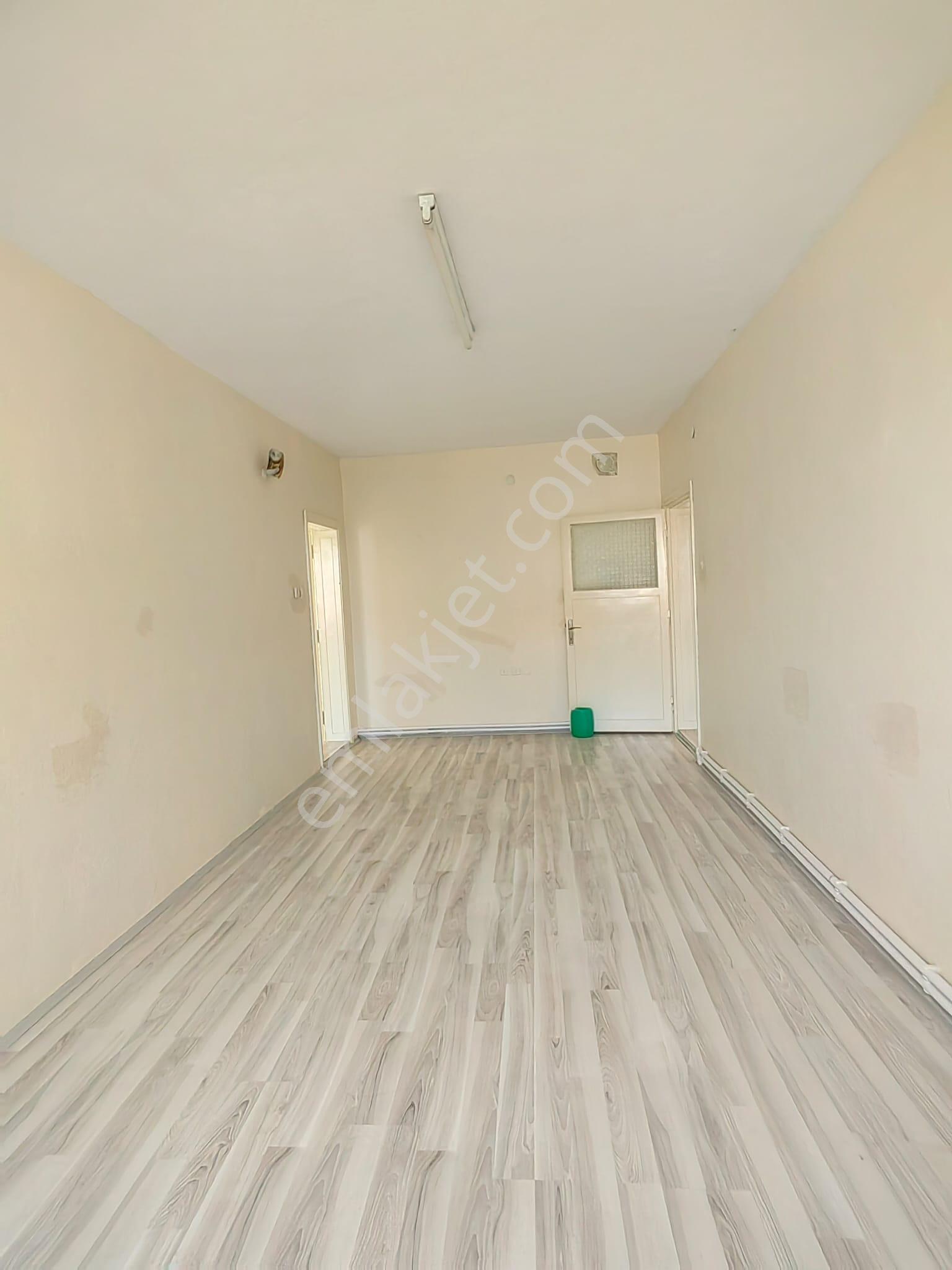 Akçay Emlak'tan Akşehir Gazi Pazarı Civarında Bakımlı Ara Kat Kiralık 3+1 Daire - Görsel 6