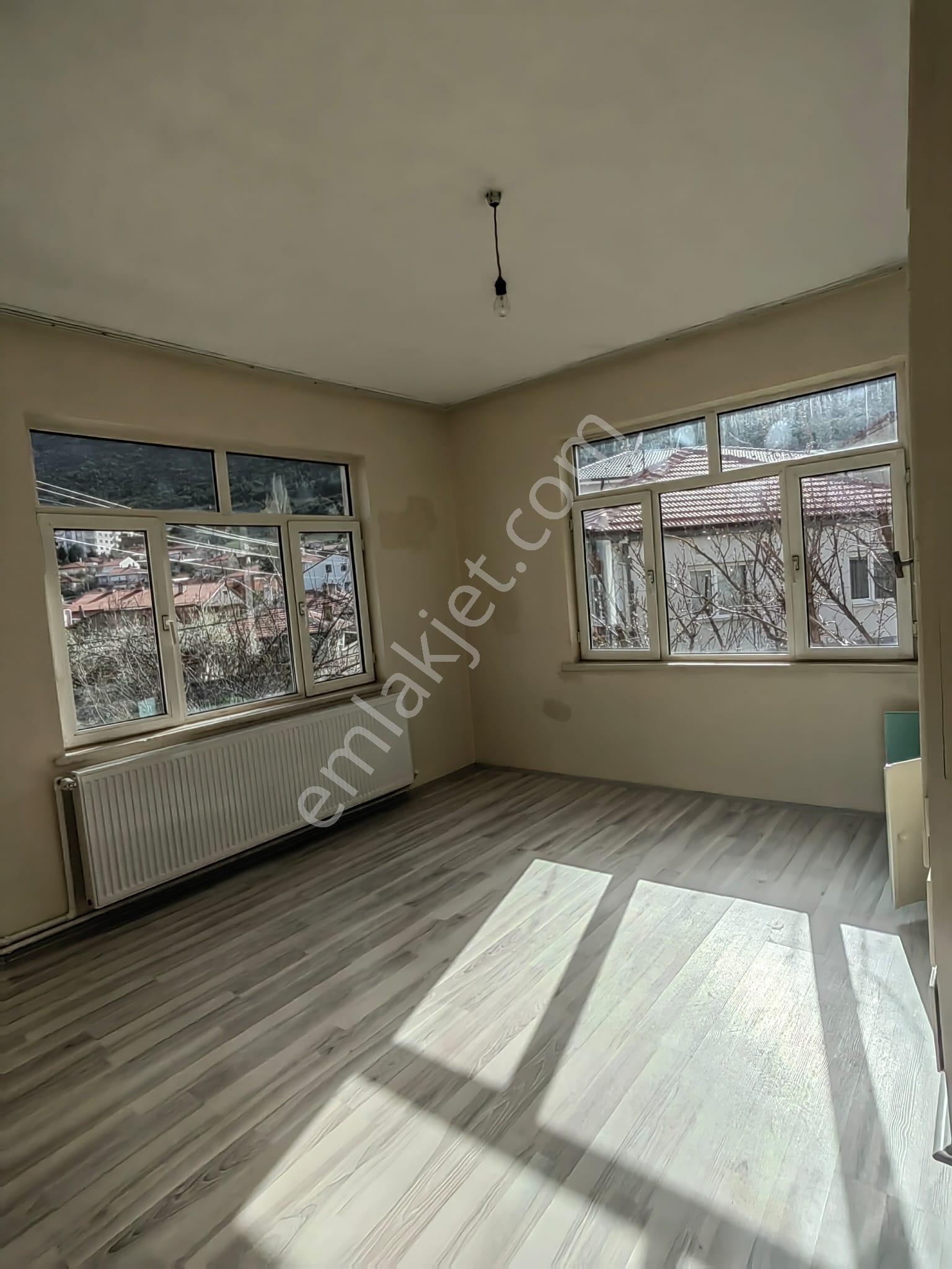 Akçay Emlak'tan Akşehir Gazi Pazarı Civarında Bakımlı Ara Kat Kiralık 3+1 Daire - Görsel 7