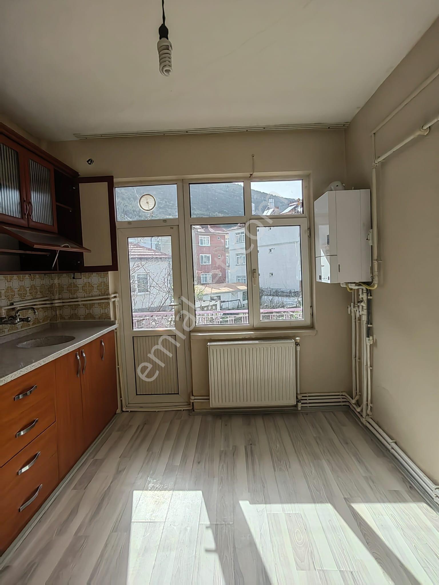 Akçay Emlak'tan Akşehir Gazi Pazarı Civarında Bakımlı Ara Kat Kiralık 3+1 Daire - Görsel 15