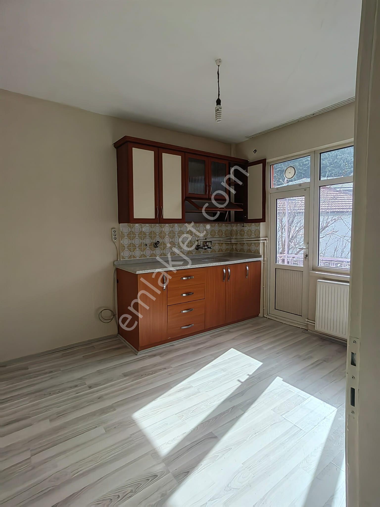 Akçay Emlak'tan Akşehir Gazi Pazarı Civarında Bakımlı Ara Kat Kiralık 3+1 Daire - Görsel 4