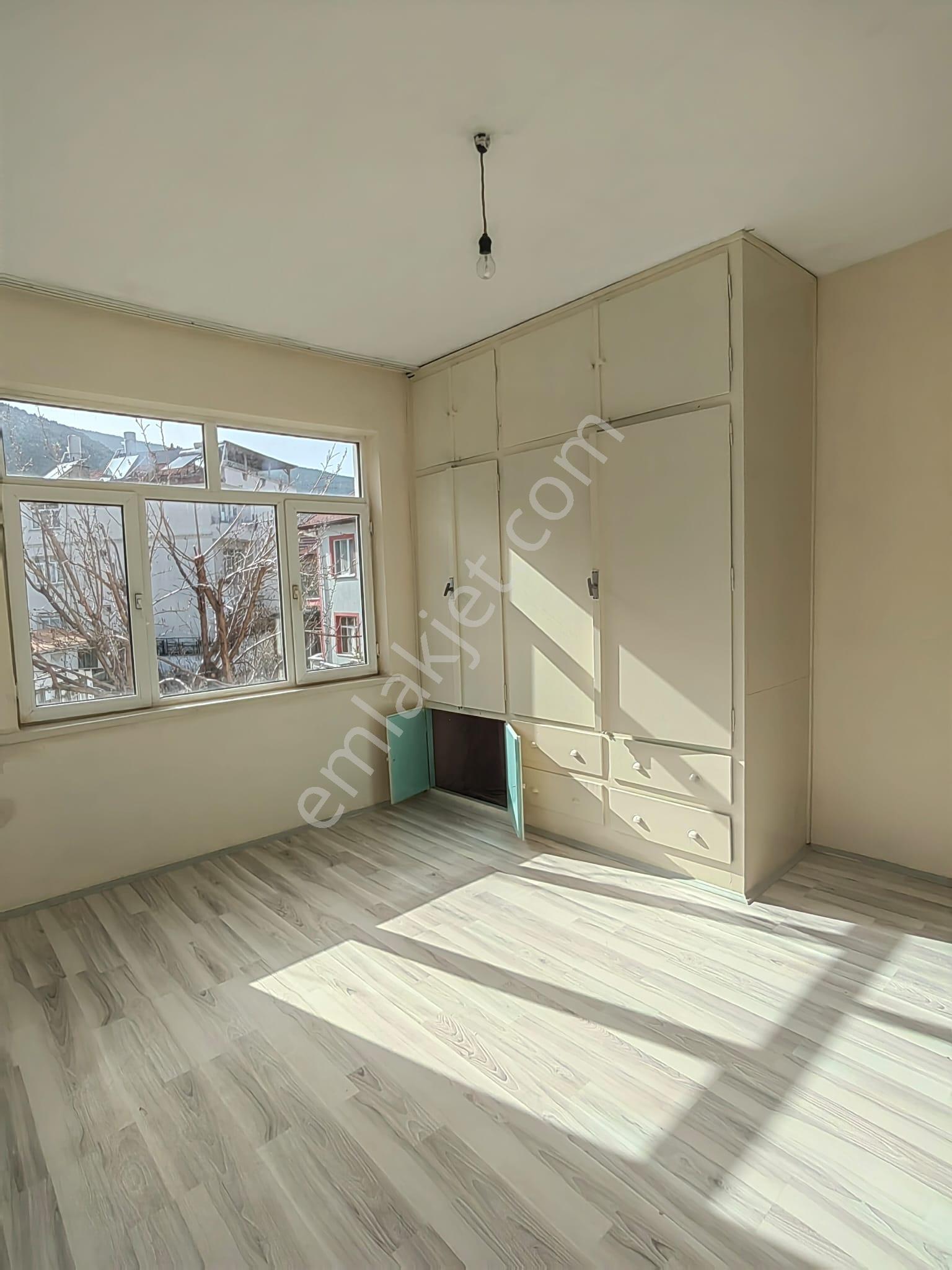 Akçay Emlak'tan Akşehir Gazi Pazarı Civarında Bakımlı Ara Kat Kiralık 3+1 Daire - Görsel 8