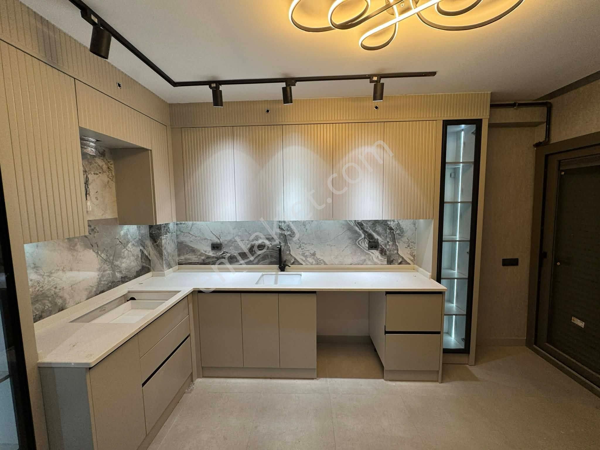 Şemiklerde Asansörlü Sıfır Harika 2+1/110 M2 Daireler !!!