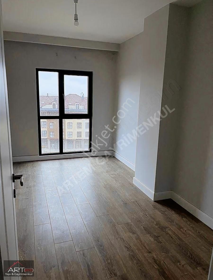 Toki Emlak Konutta Deniz Manzaralı Ebeveyn Banyolu 3+1 Kiralık - Görsel 12