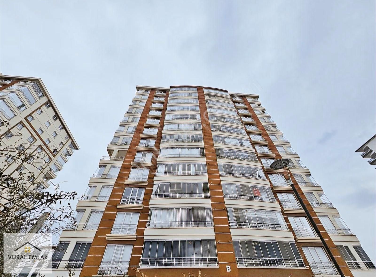 Vural'dan Site İçerisinde 3+1 Çift Cam Balkonlu Geniş Peyzajlı