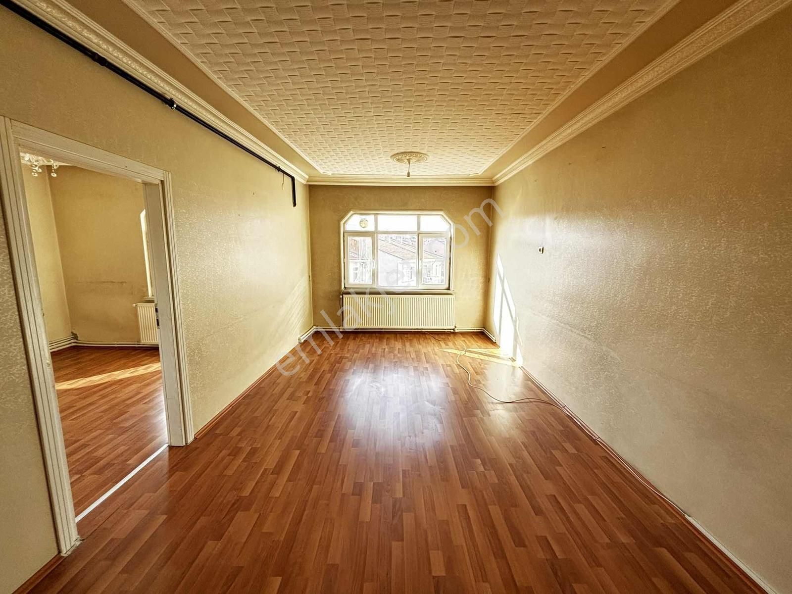 Tuna Gayrimenkul'den // Satılık Merkezde Satılık Ara Kat 3+1