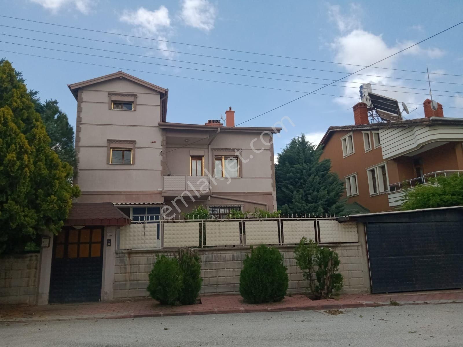 Erenköy'de 700m2 Arsa İçinde 2 Katlı Müstakil Ev (arsa Parasına)