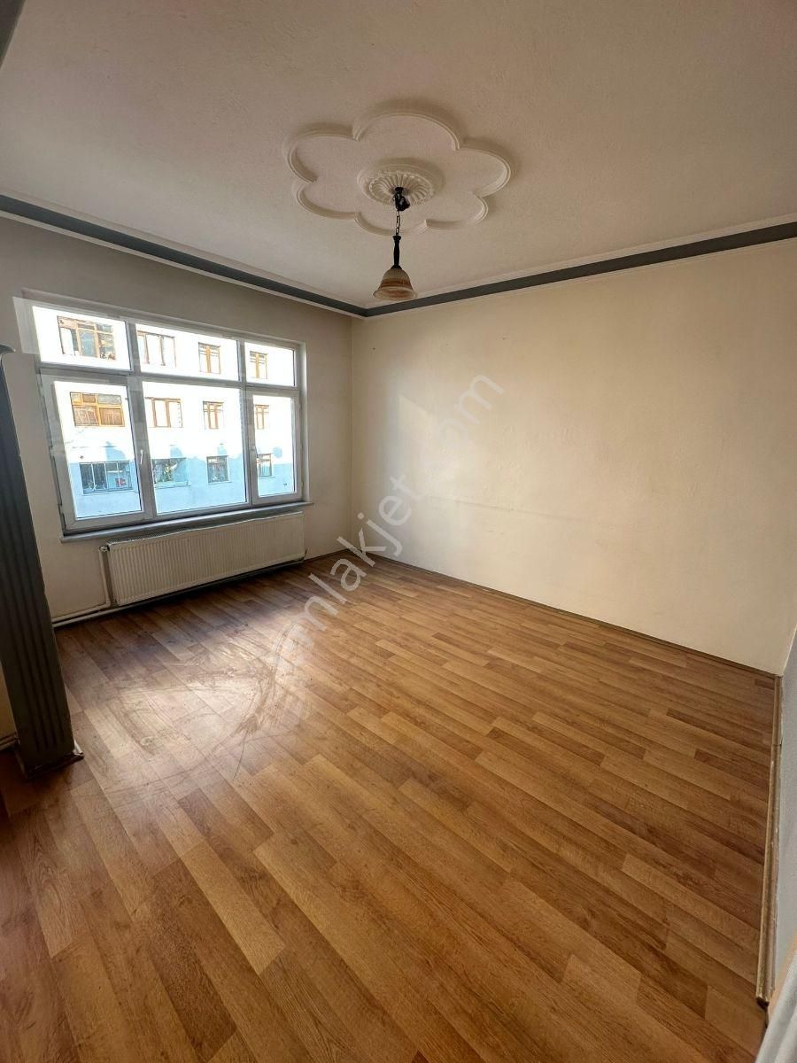 İhsaniyede 3+1 Arakat Bakımlı Boş Daire Merkezi Konumda - Görsel 9