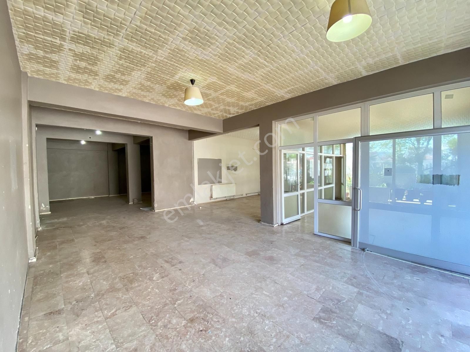 Serdivan Devlet Hastanesine 200m. Ön Bahçeli 165m²kiralık Dükkan - Görsel 1