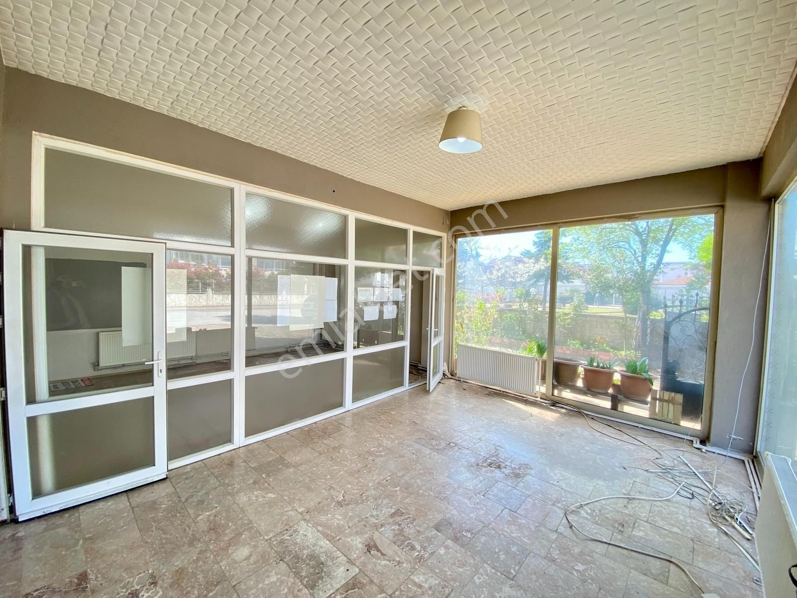 Serdivan Devlet Hastanesine 200m. Ön Bahçeli 165m²kiralık Dükkan - Görsel 13