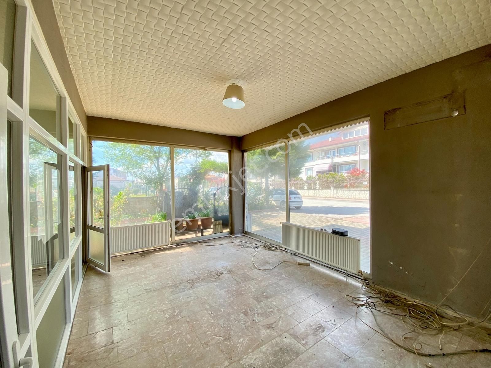 Serdivan Devlet Hastanesine 200m. Ön Bahçeli 165m²kiralık Dükkan - Görsel 7