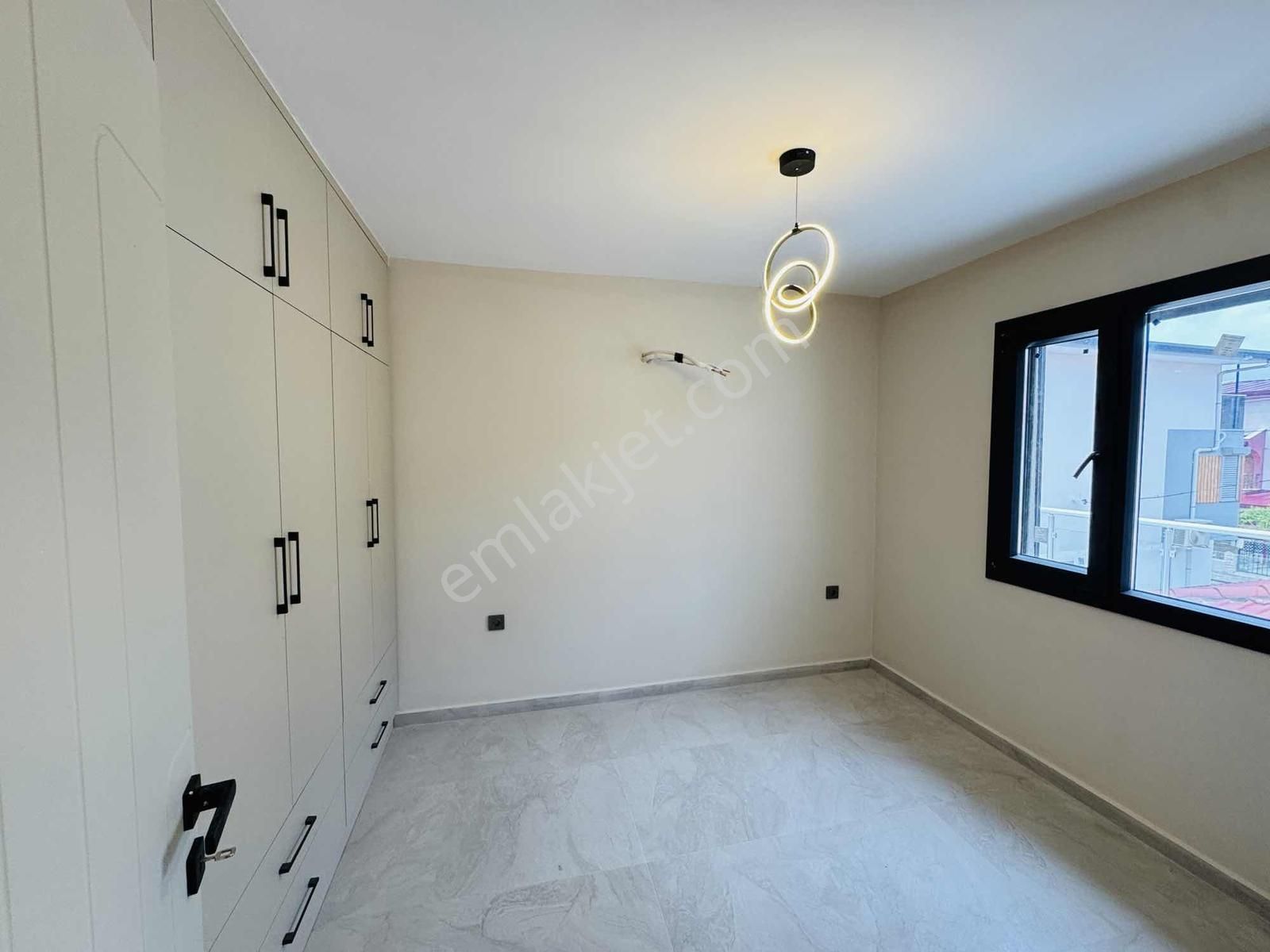 Kuşadası Davutlar'da Denize Sıfır Satılık 4+1 Lüks Yazlık - Görsel 24