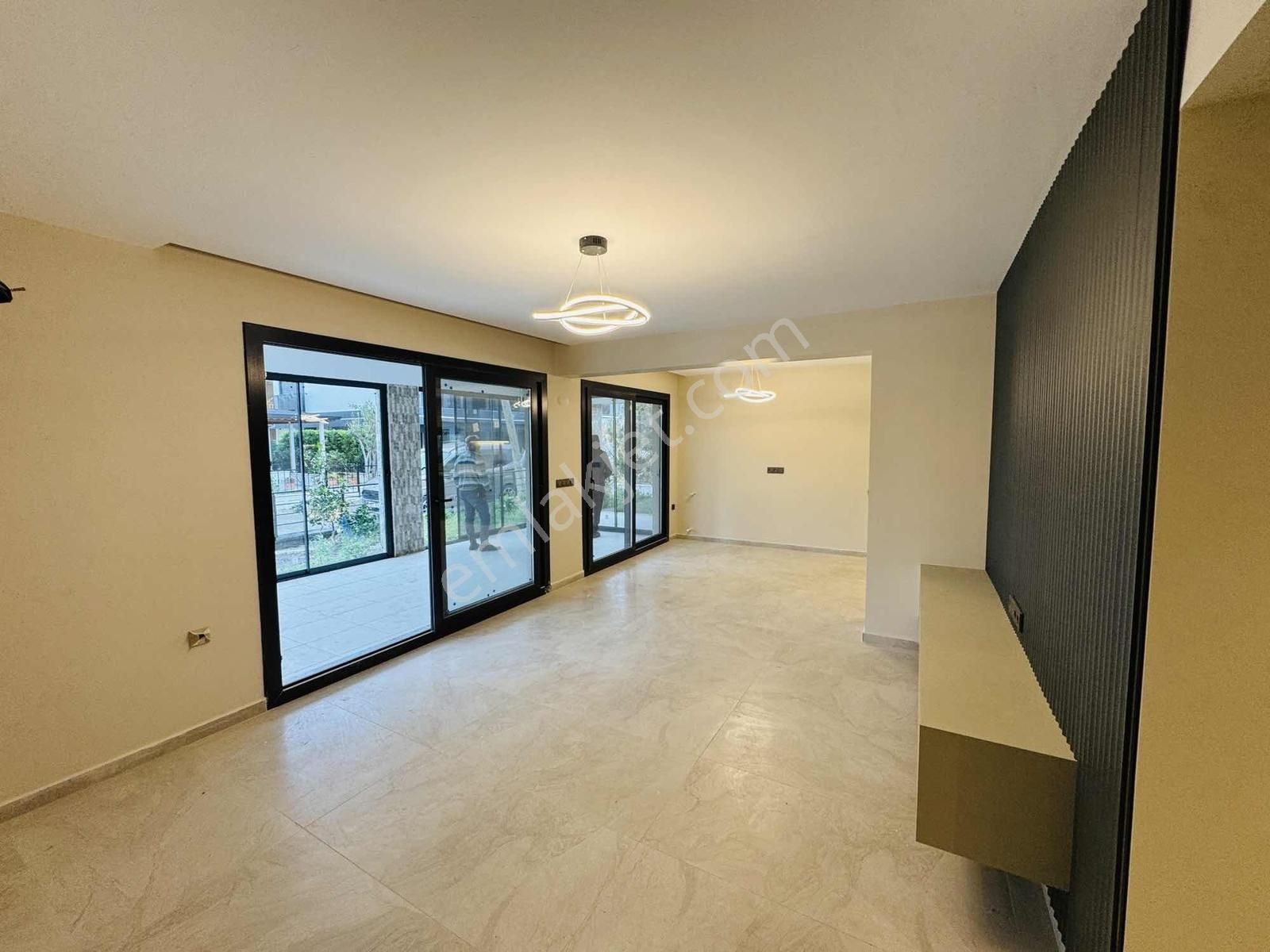 Kuşadası Davutlar'da Denize Sıfır Satılık 4+1 Lüks Yazlık - Görsel 15