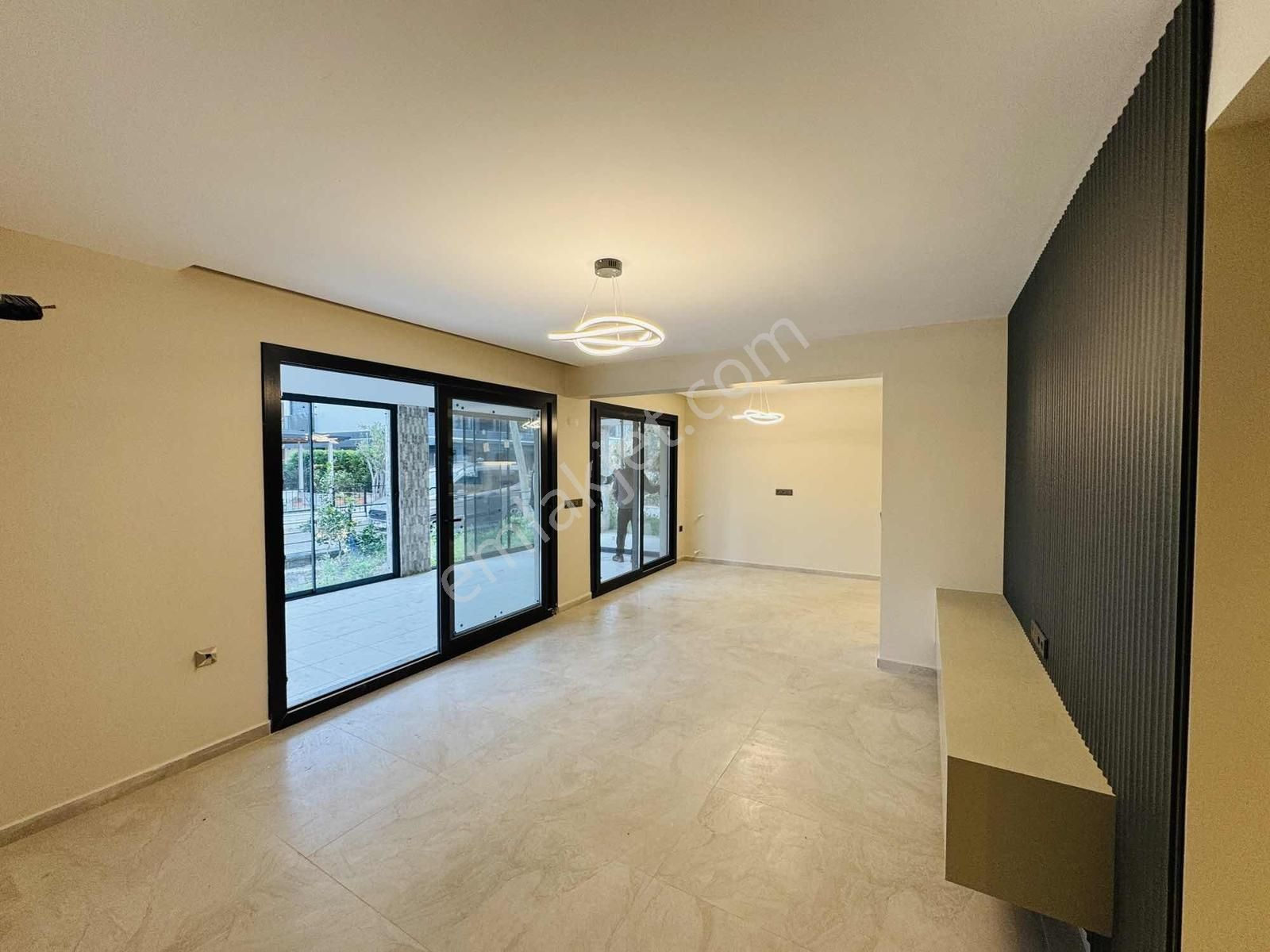 Kuşadası Davutlar'da Denize Sıfır Satılık 4+1 Lüks Yazlık - Görsel 7