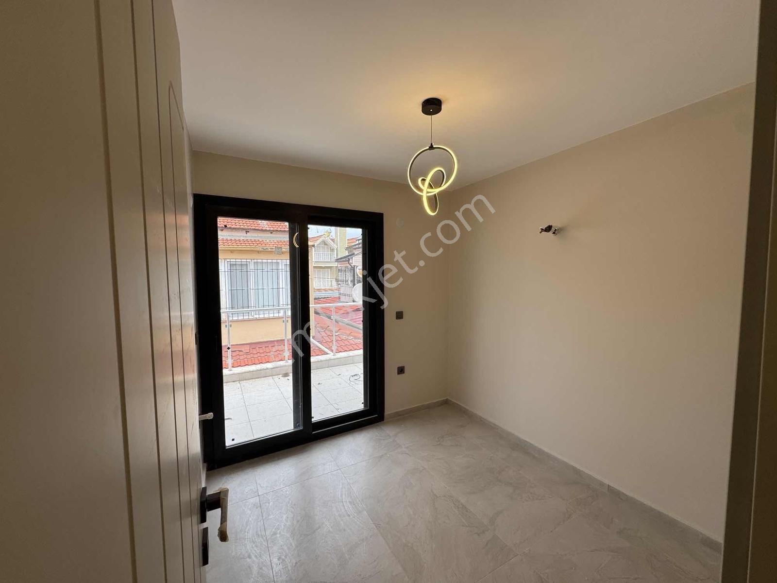 Kuşadası Davutlar'da Denize Sıfır Satılık 4+1 Lüks Yazlık - Görsel 19