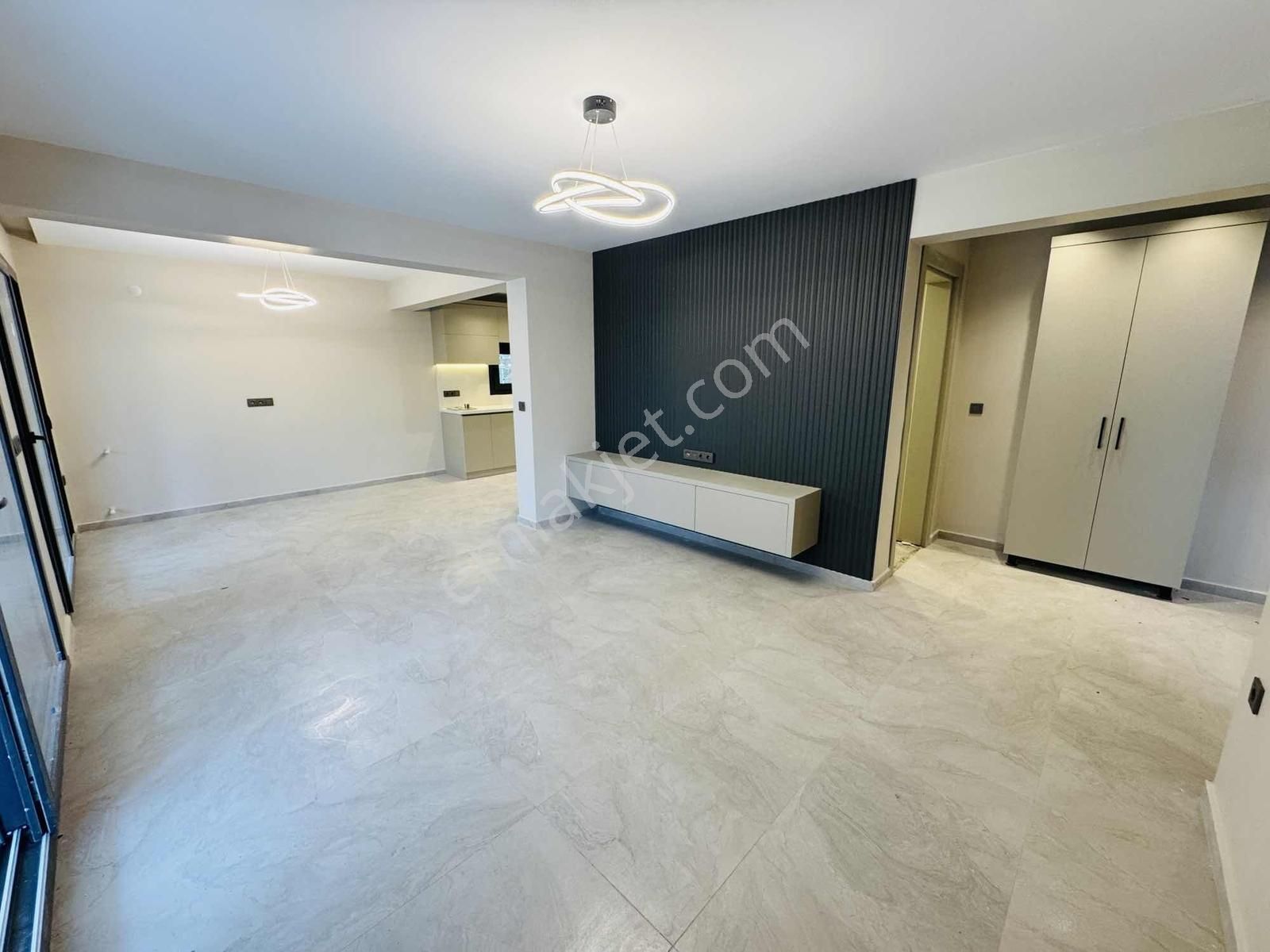 Kuşadası Davutlar'da Denize Sıfır Satılık 4+1 Lüks Yazlık - Görsel 12