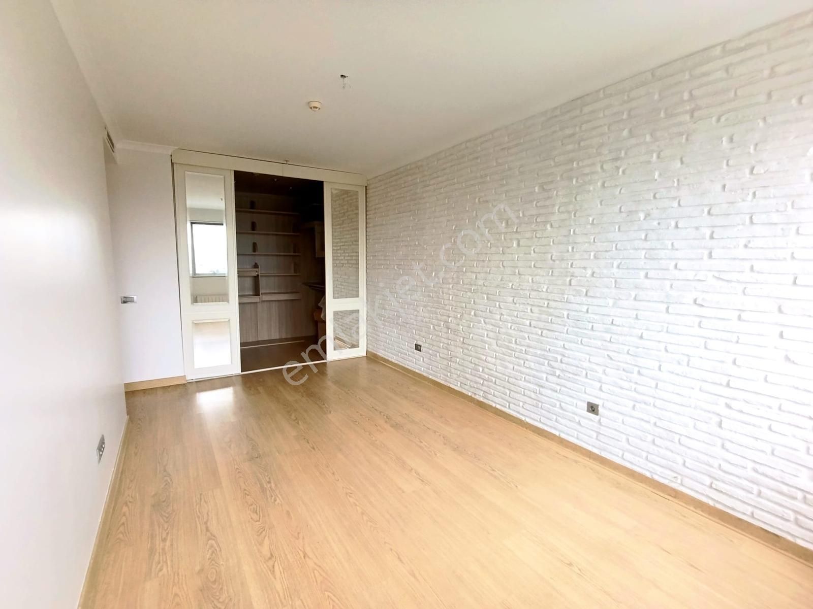 Ataşehir Varyap Meridian'de Boş Çift Cepheli 4+1 Satılık Daire - Görsel 8
