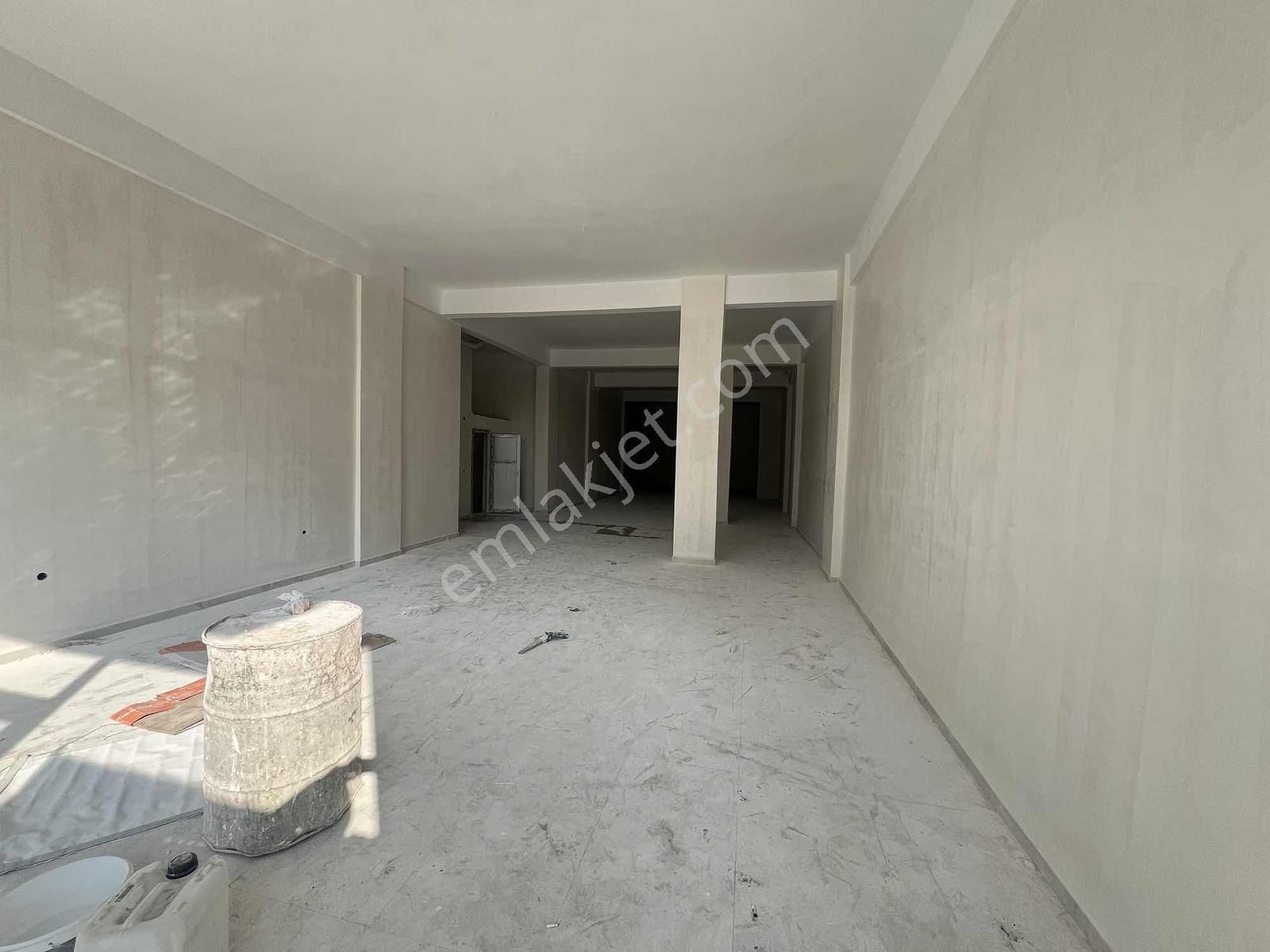 Karacaahmet Mah. İşlek Ana Caddede 200 M2 Kiralık Köşe Dükkan - Görsel 2
